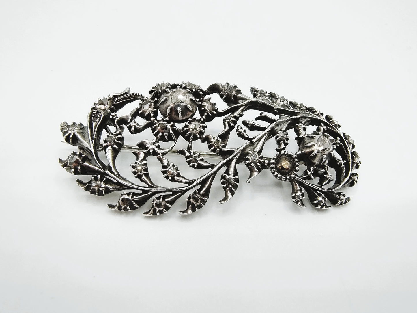 Silver feather brooch set with 19 rose diamonds, 19th century