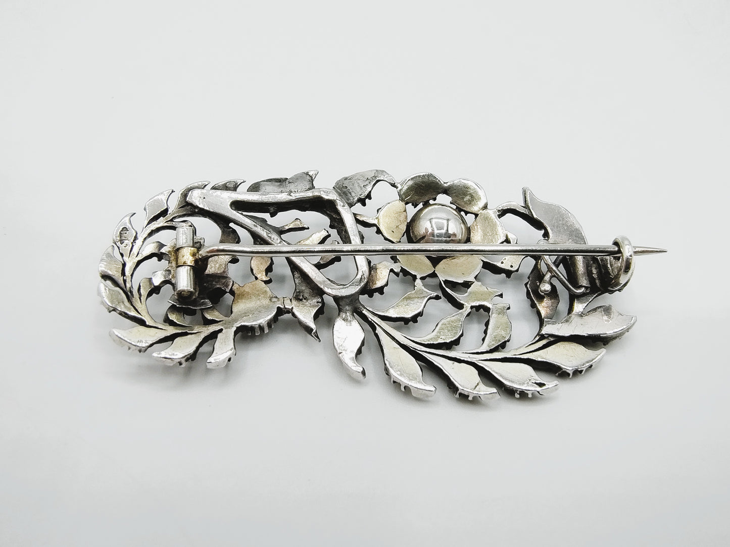 Silver feather brooch set with 19 rose diamonds, 19th century