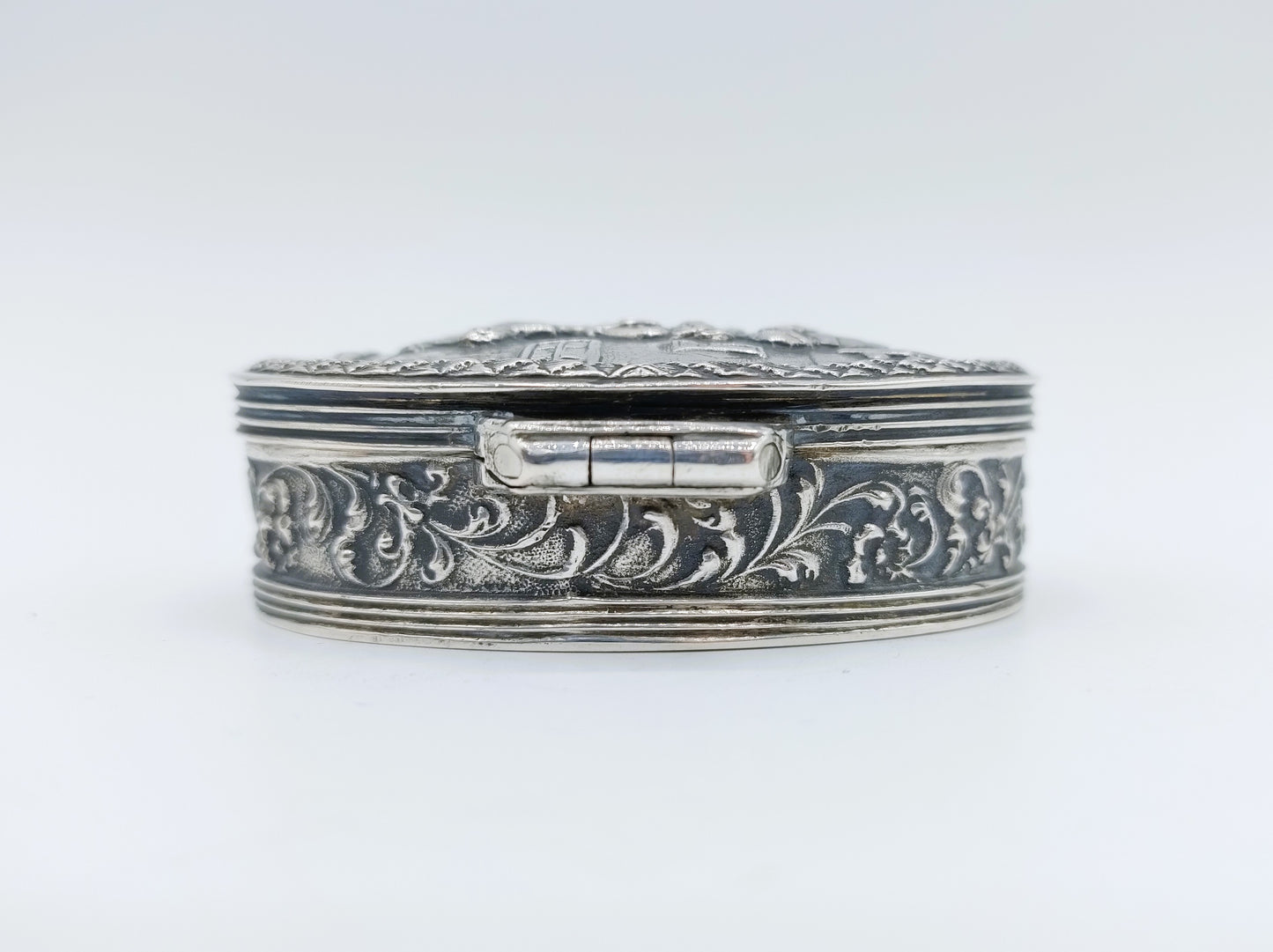 Zilveren snuifdoosje, D. en I. Vos en A. Schoorl, Haarlem, ca. 1920