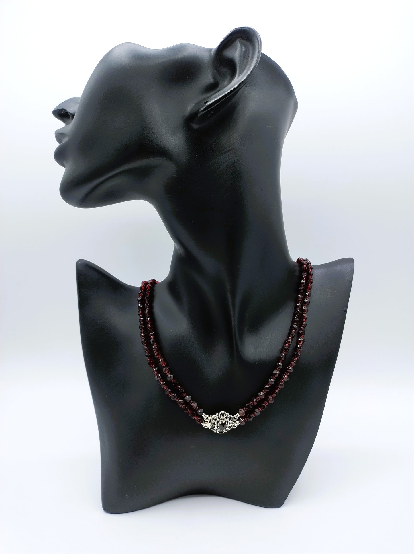 Glass grenade necklace with silver clasp, 42 cm