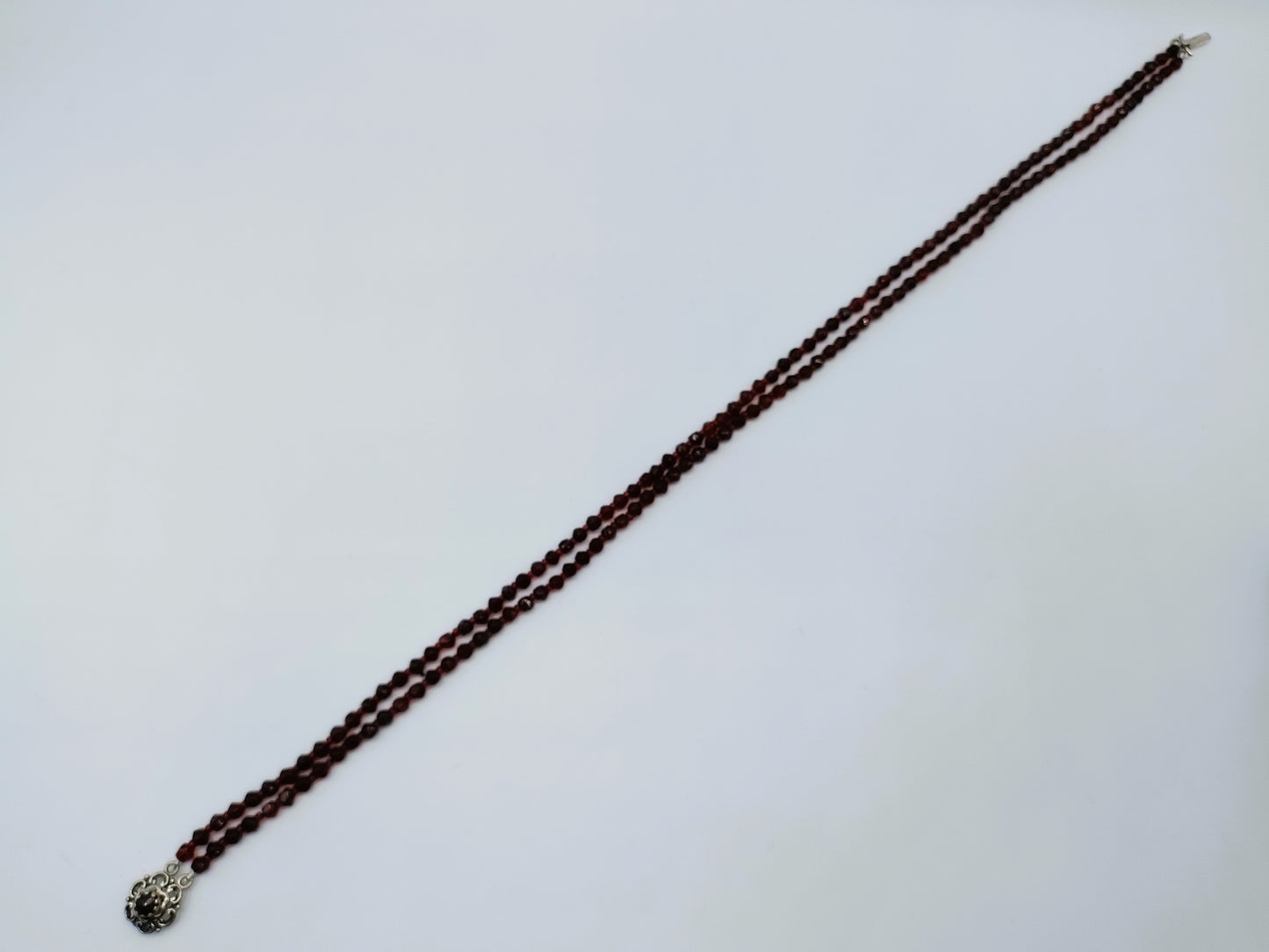Glass grenade necklace with silver clasp, 42 cm