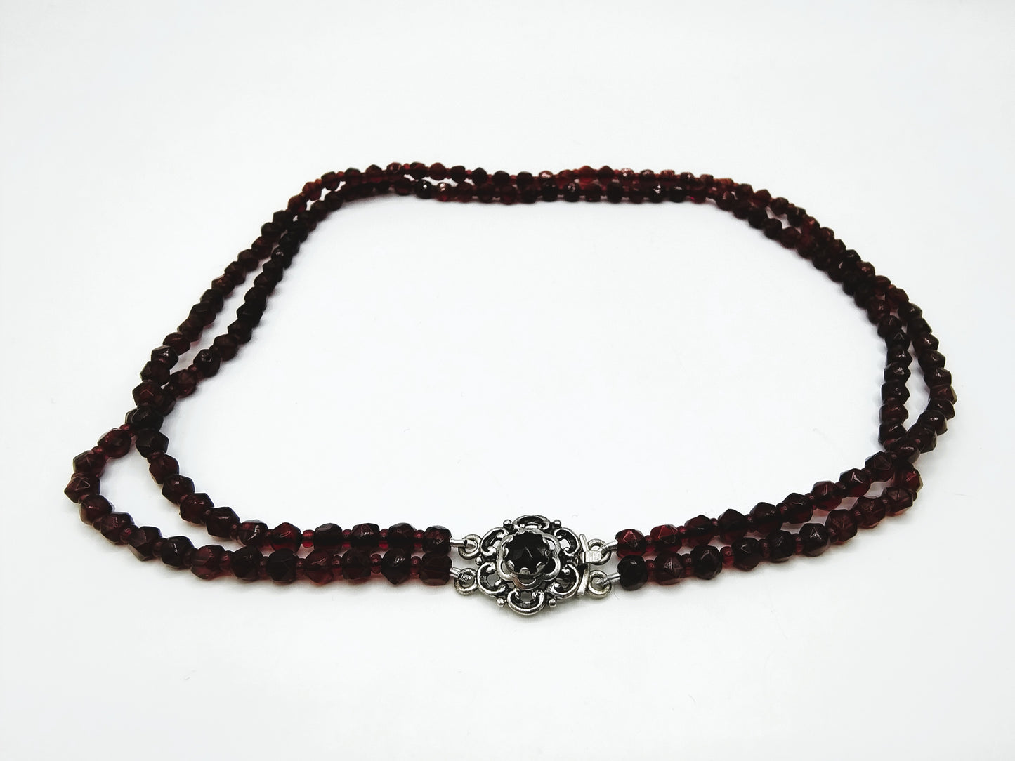Glass grenade necklace with silver clasp, 42 cm