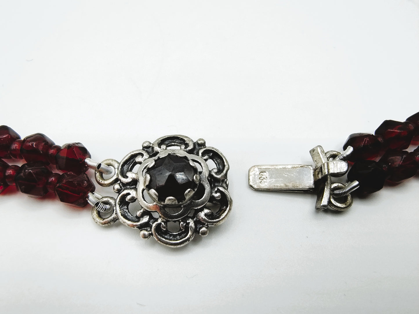Glass grenade necklace with silver clasp, 42 cm