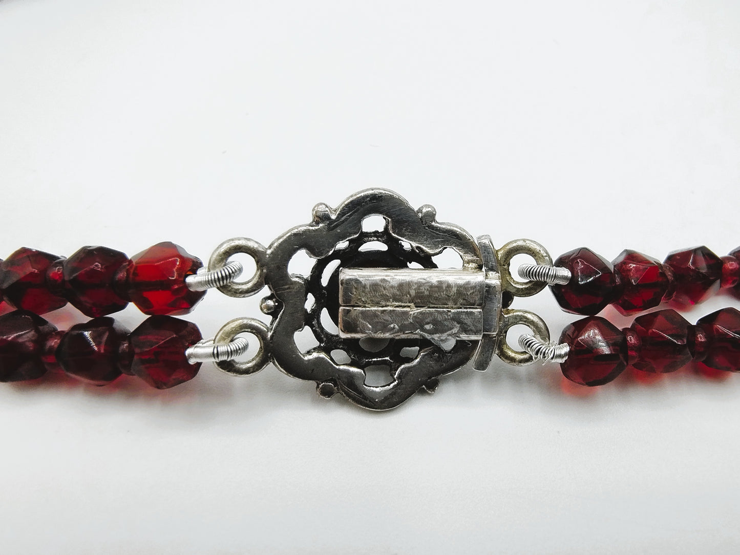 Glass grenade necklace with silver clasp, 42 cm