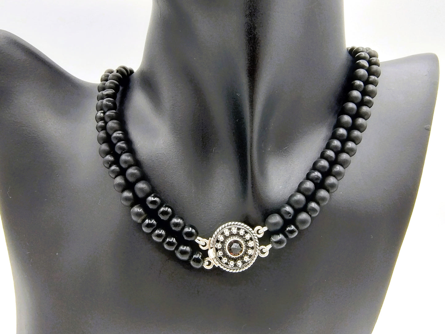 Gitten necklace with silver clasp, 39 cm.