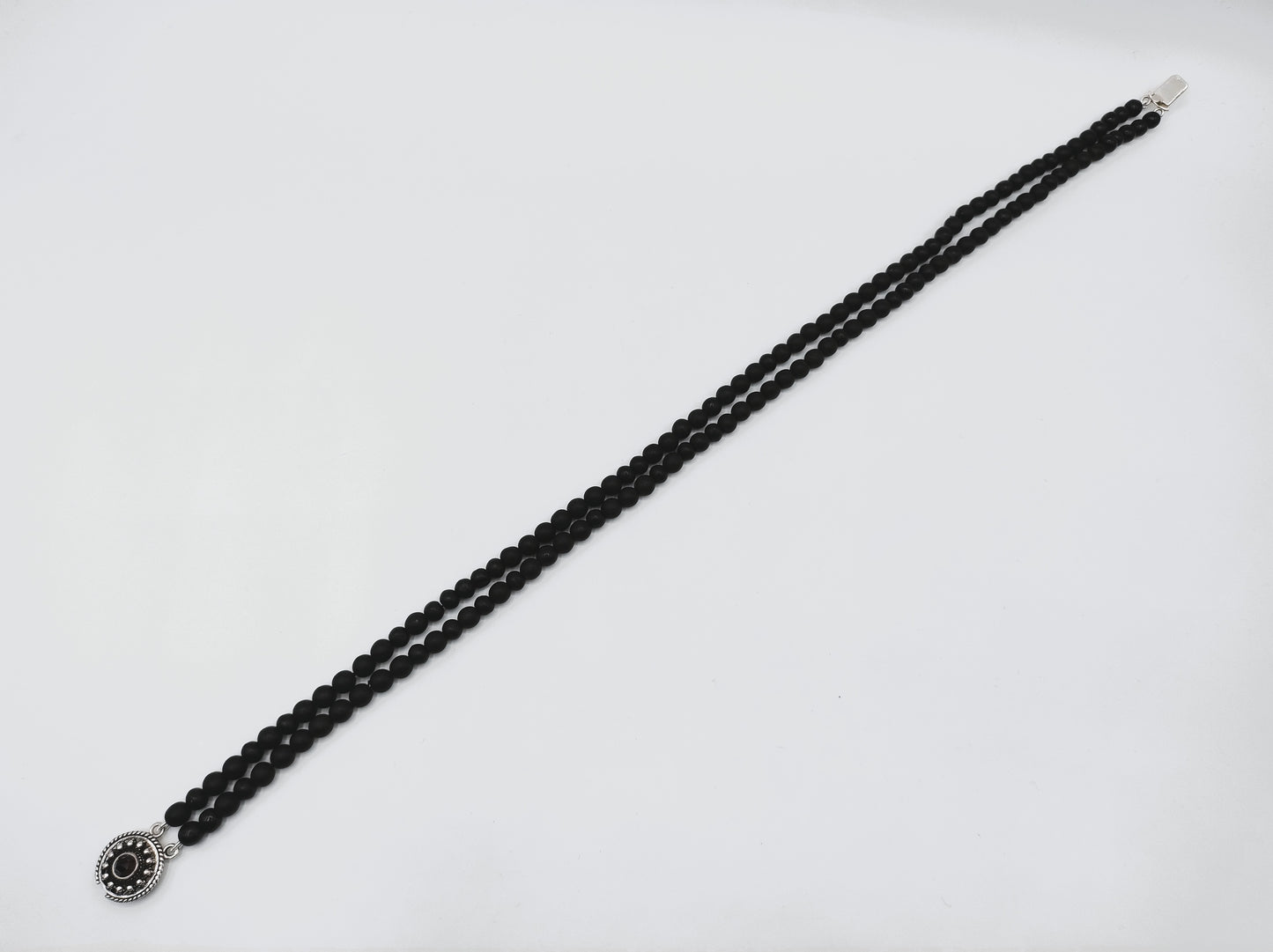 Gitten necklace with silver clasp, 39 cm.