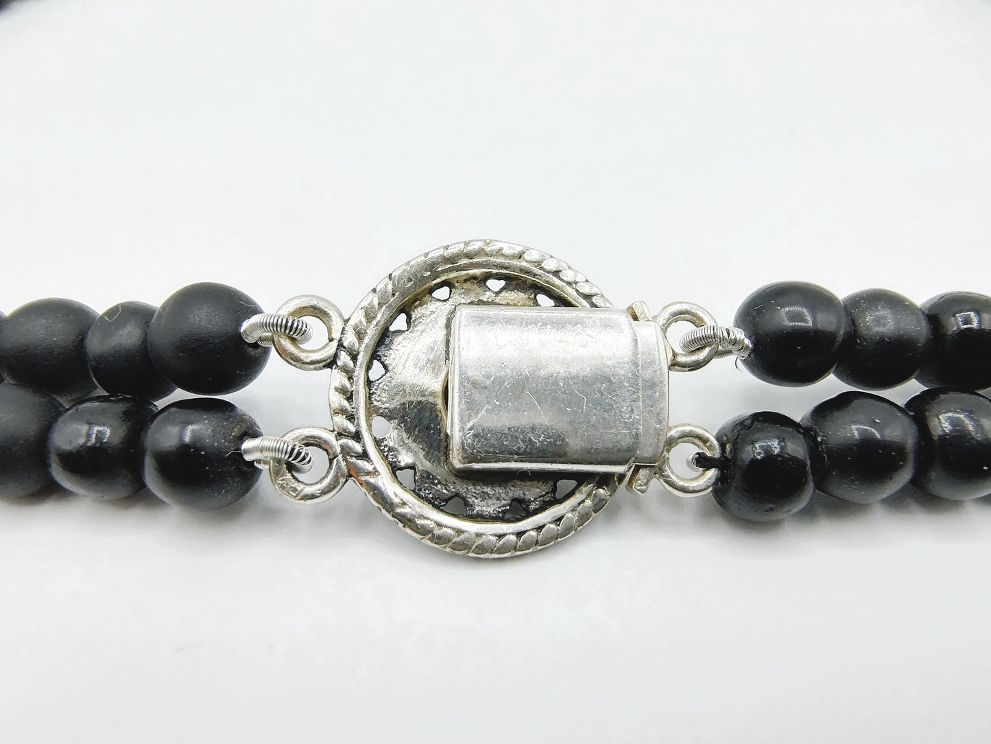 Gitten necklace with silver clasp, 39 cm.