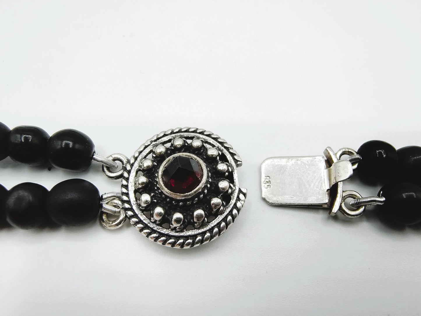 Gitten necklace with silver clasp, 39 cm.