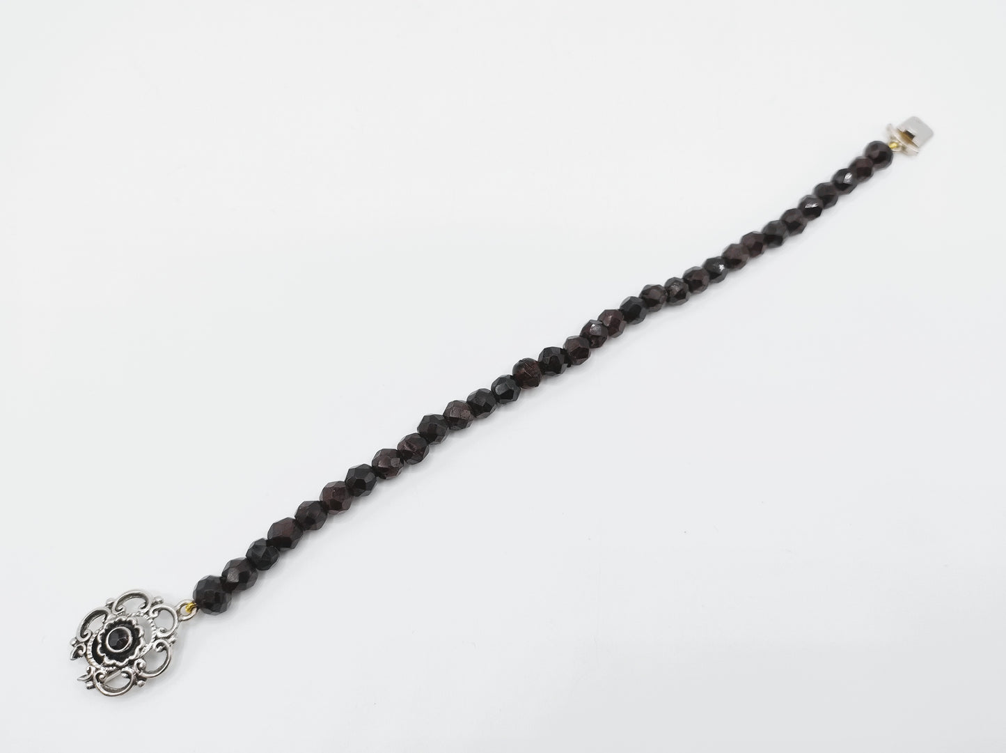 Granatarmband mit Silberverschluss, 20 cm.