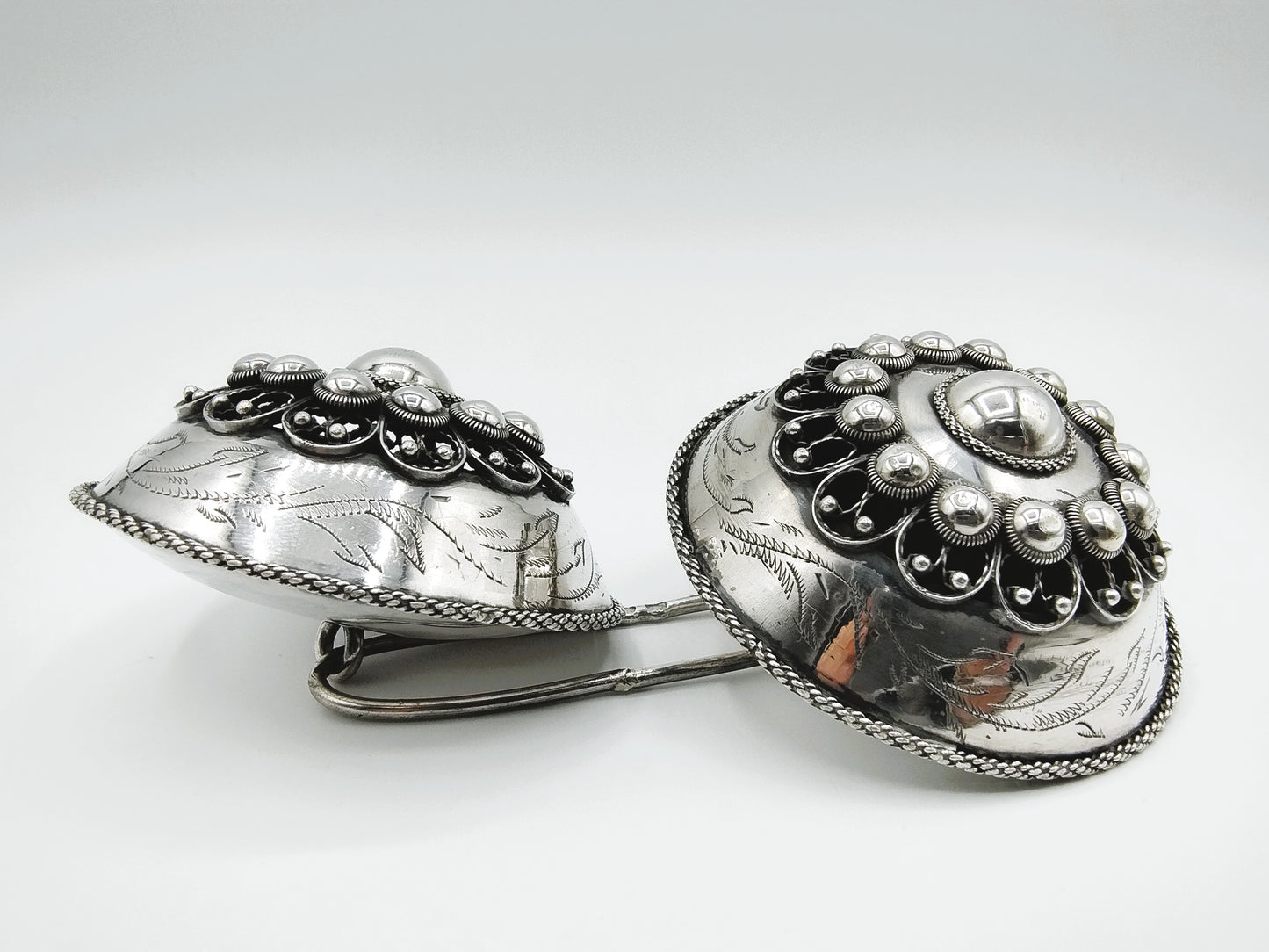 Silver trouser pieces, South Beveland, Cor Kuijf, Schoonhoven, 2000