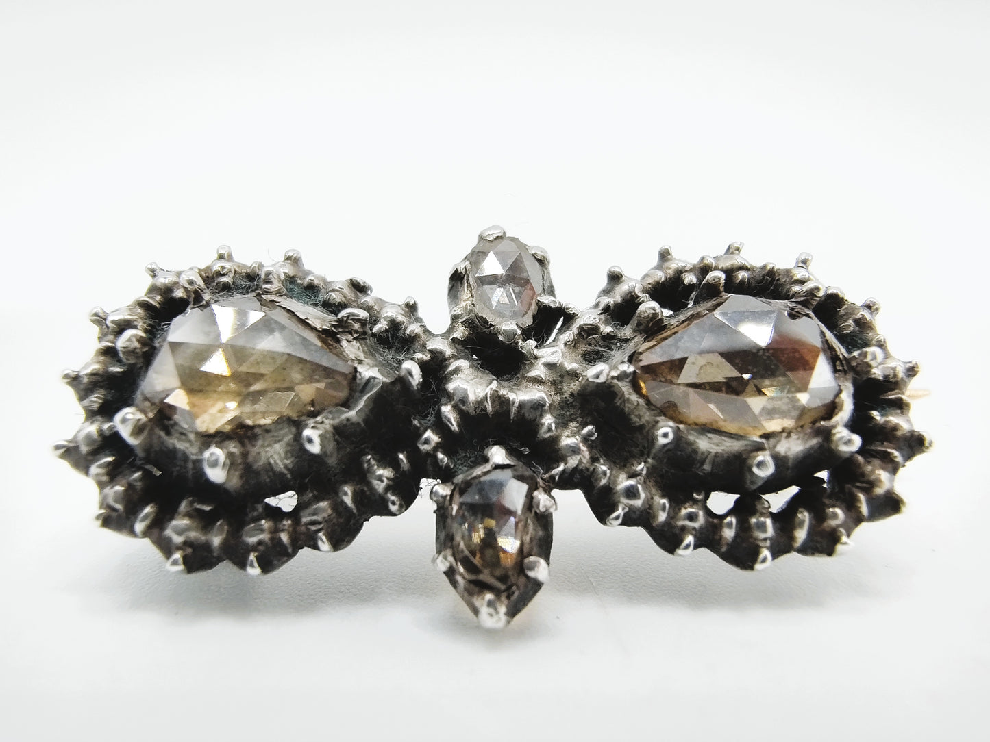Gold/silver brooch set with rose diamonds (approx. 2.00 ct)
