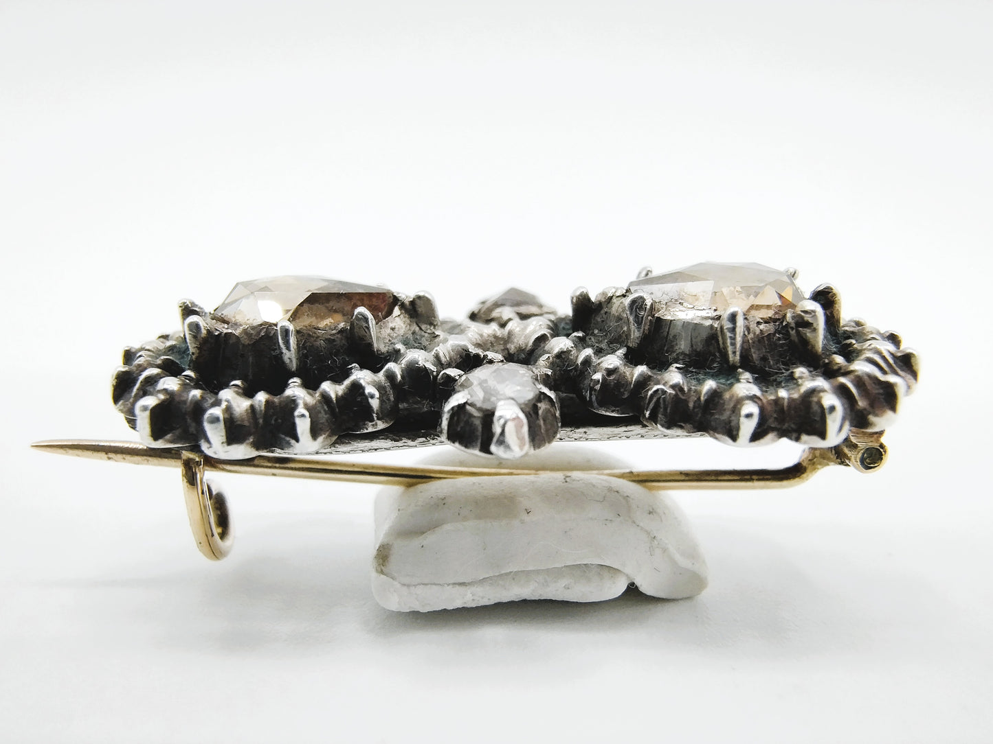Gold/silver brooch set with rose diamonds (approx. 2.00 ct)
