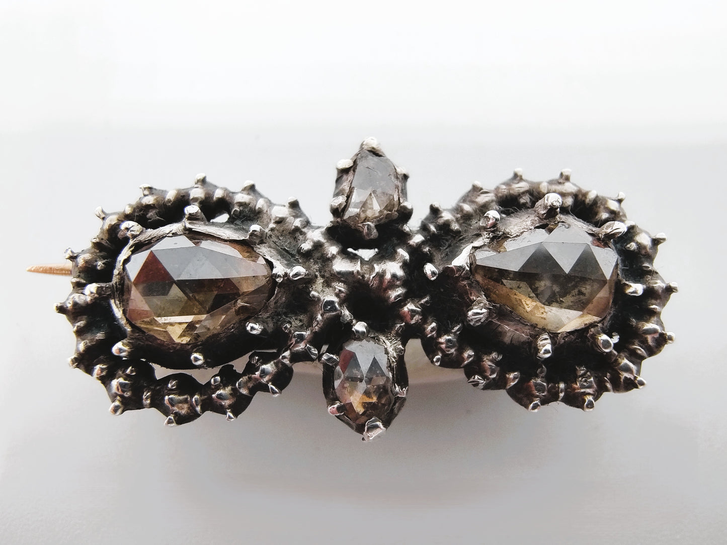 Gold/silver brooch set with rose diamonds (approx. 2.00 ct)