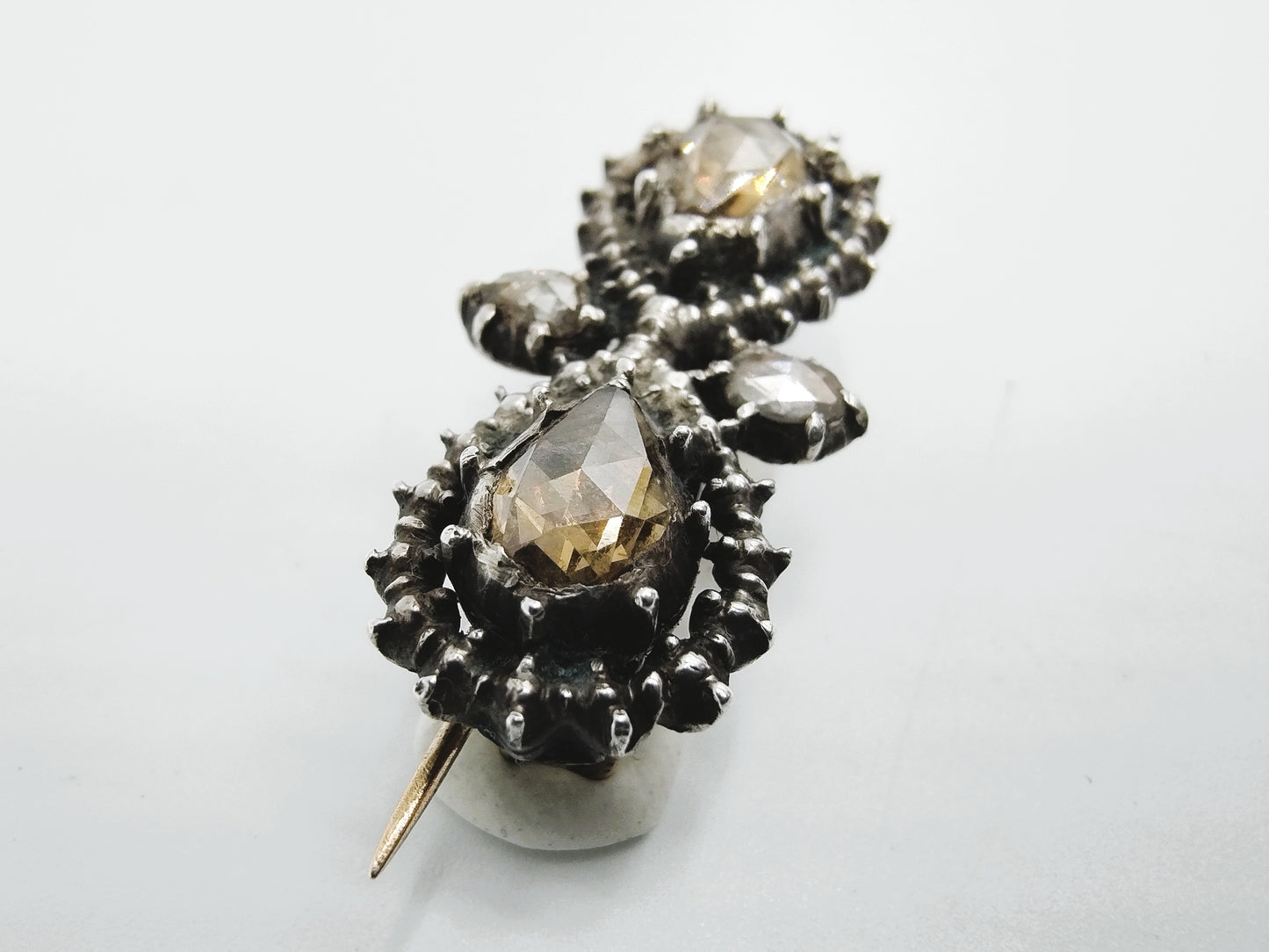 Gold/silver brooch set with rose diamonds (approx. 2.00 ct)