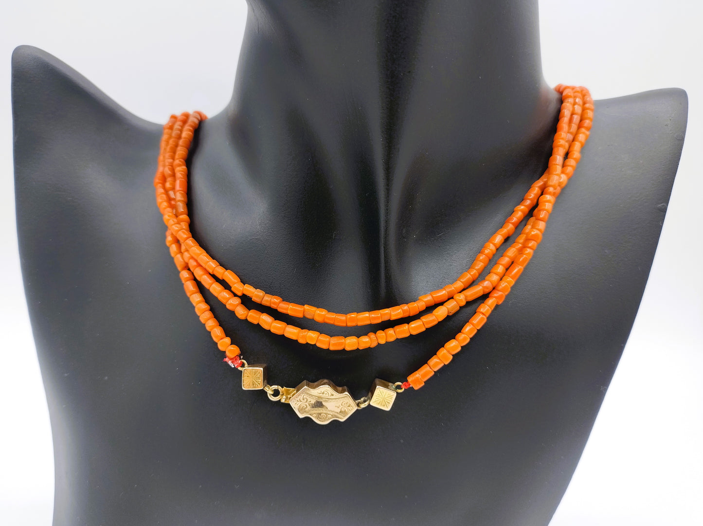 Red coral necklace with 3-piece gold clasp, 1.34 m (!)