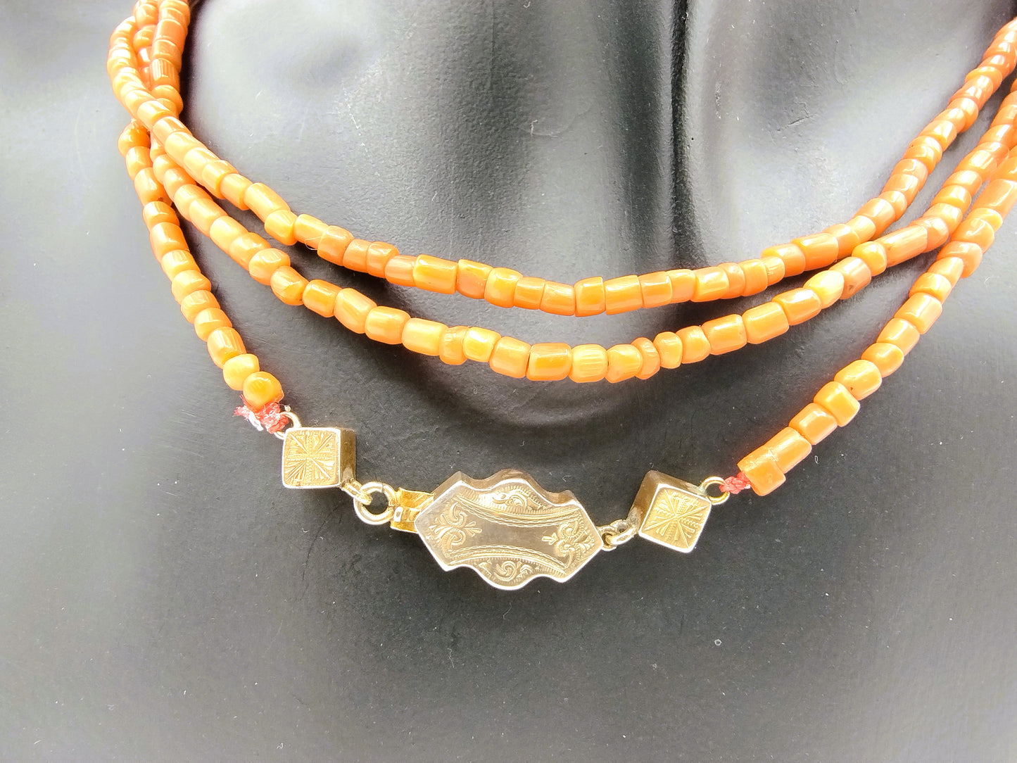 Red coral necklace with 3-piece gold clasp, 1.34 m (!)