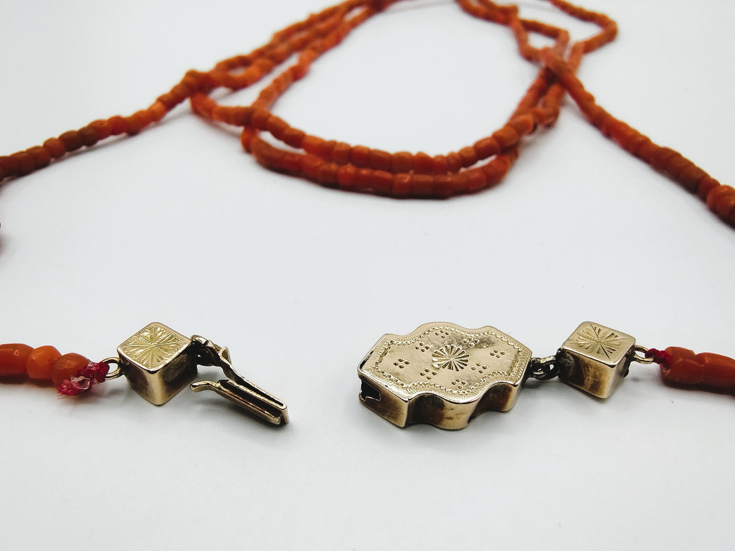 Red coral necklace with 3-piece gold clasp, 1.34 m (!)