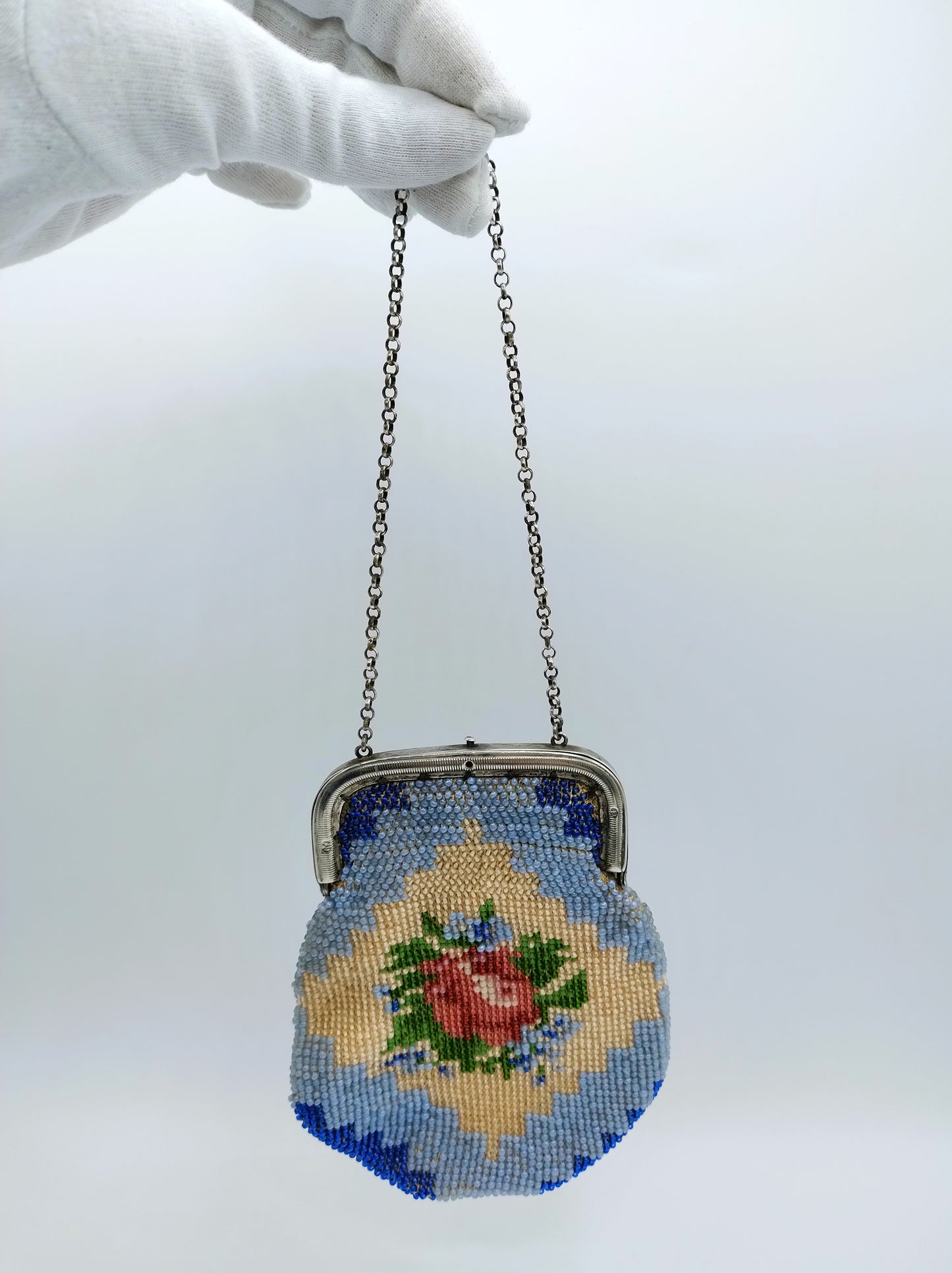 Silver purse clasp with beaded bag, 1840