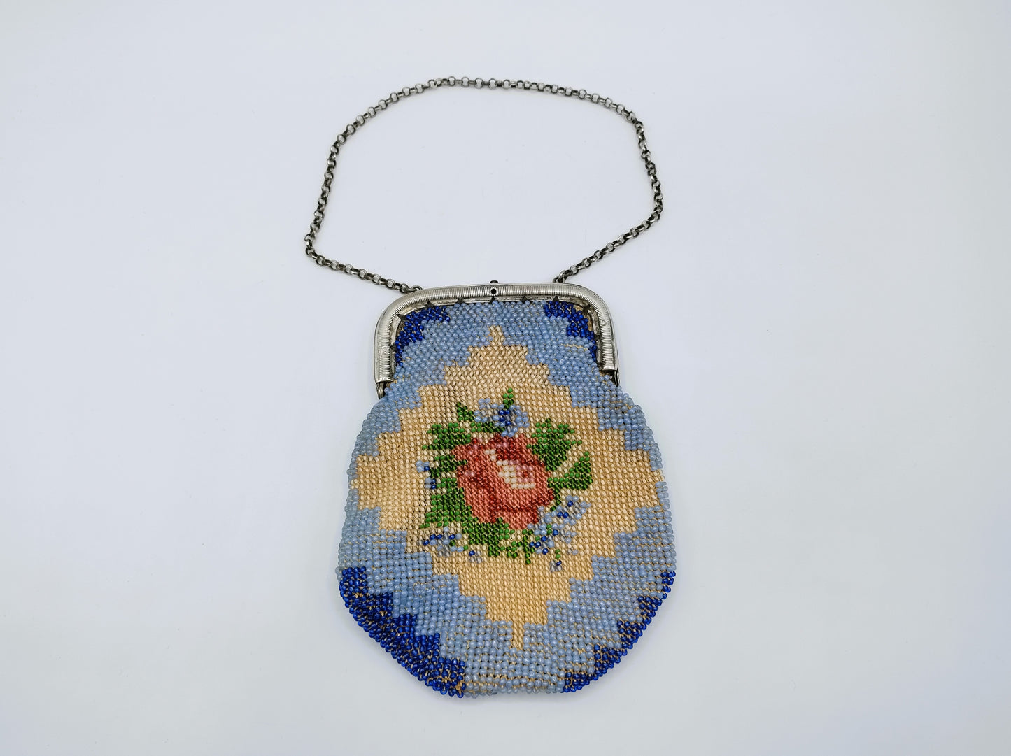 Silver purse clasp with beaded bag, 1840