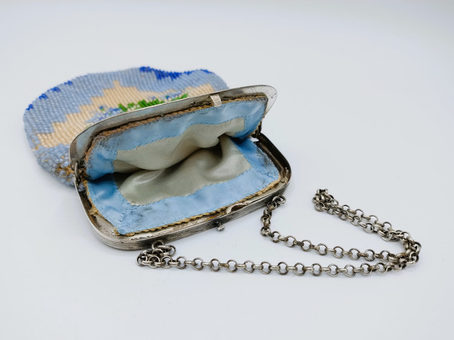 Silver purse clasp with beaded bag, 1840