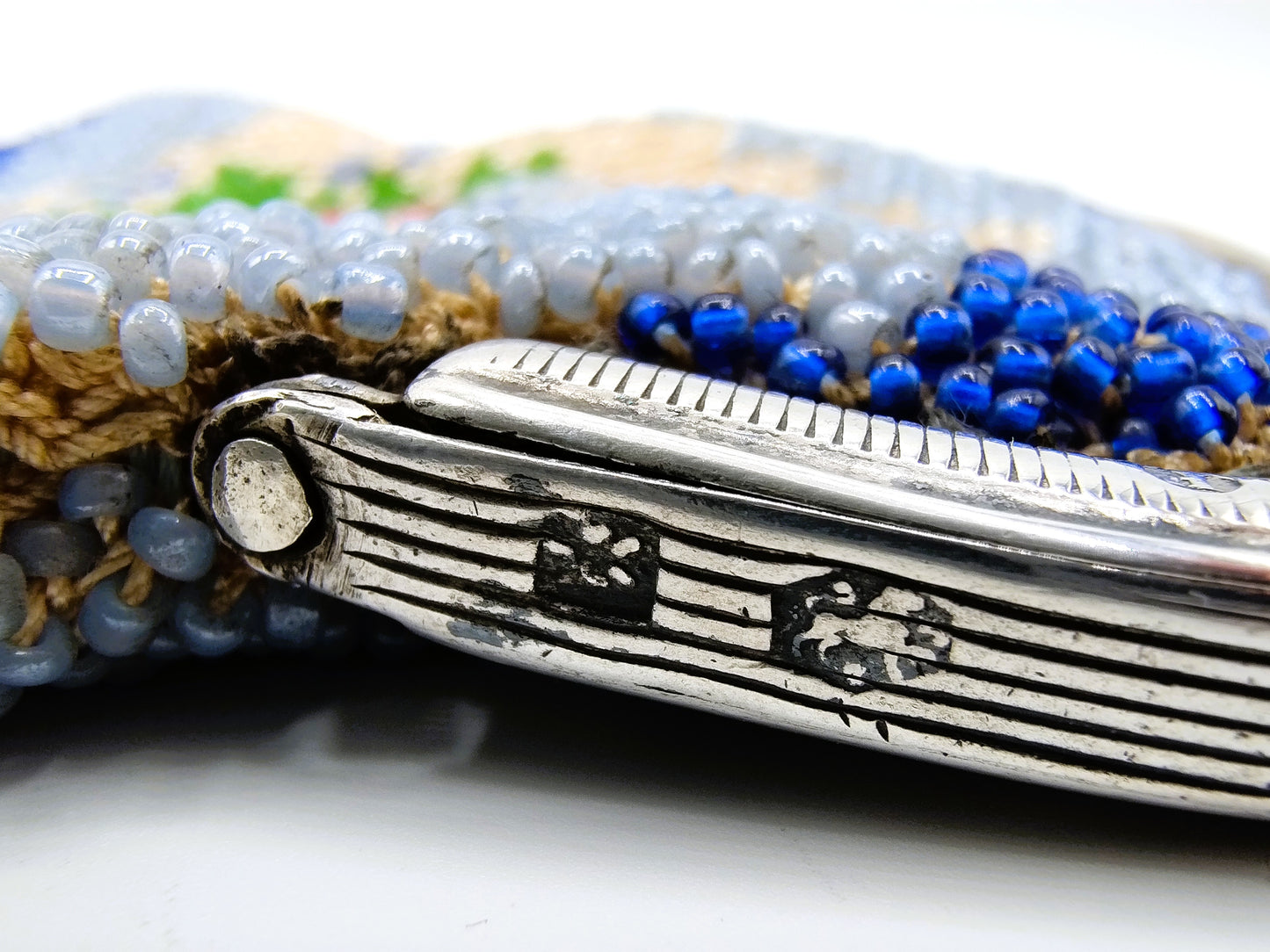 Silver purse clasp with beaded bag, 1840