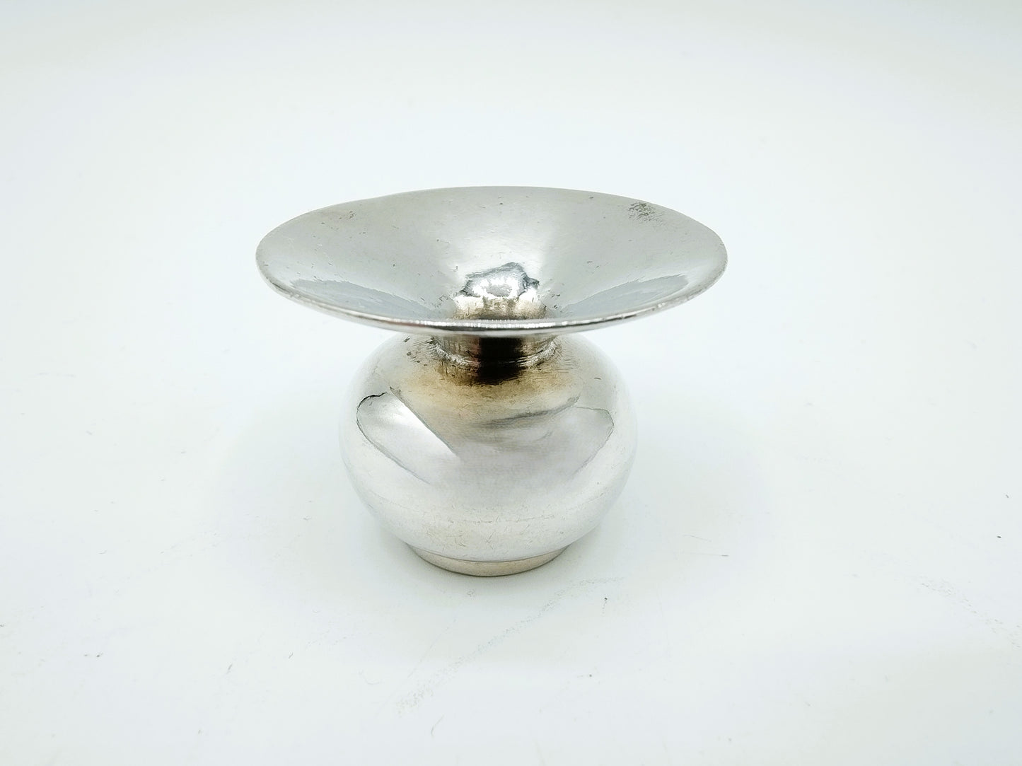 Zilveren miniatuur kwispedoor, W. van Strant, Amsterdam, ca. 1730