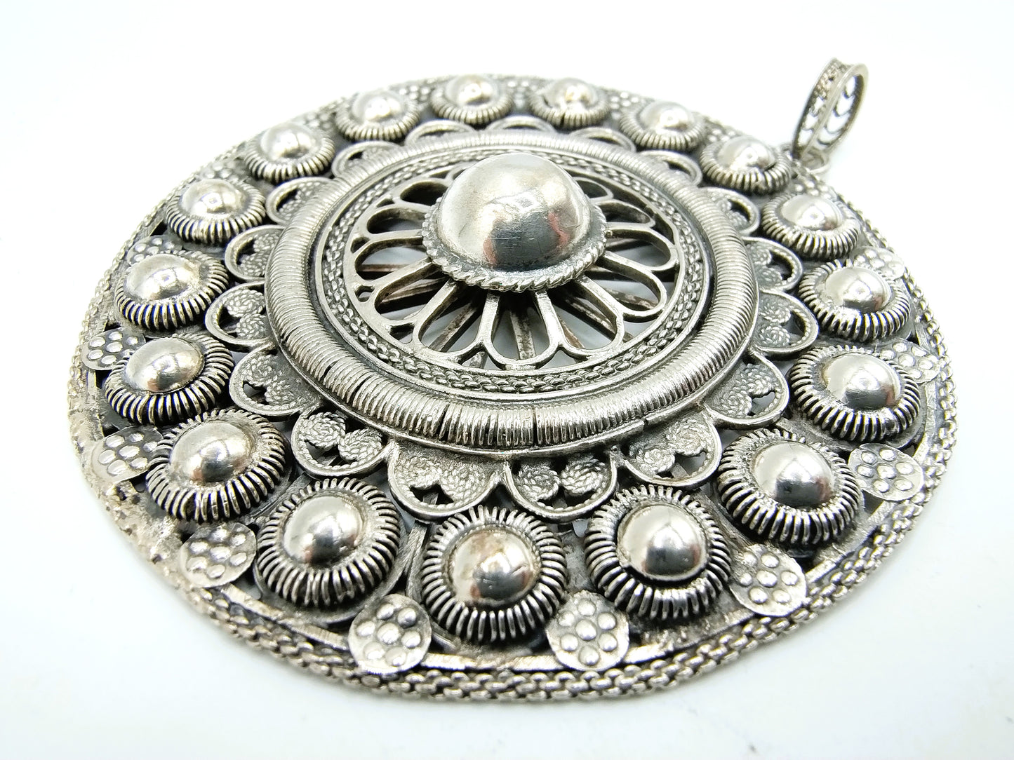 Silver Zeeland button pendant