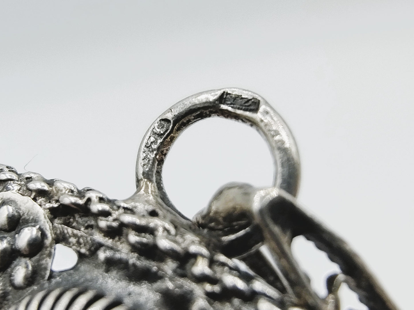 Silver Zeeland button pendant