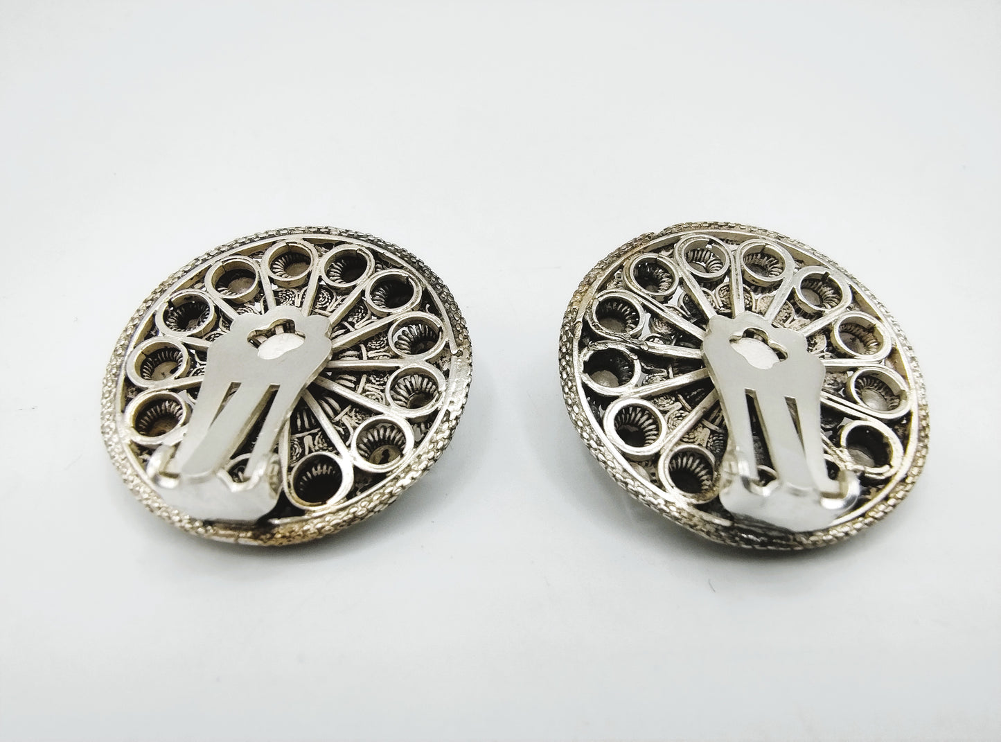 Silberne Ohrclips mit Zeeland-Knopf