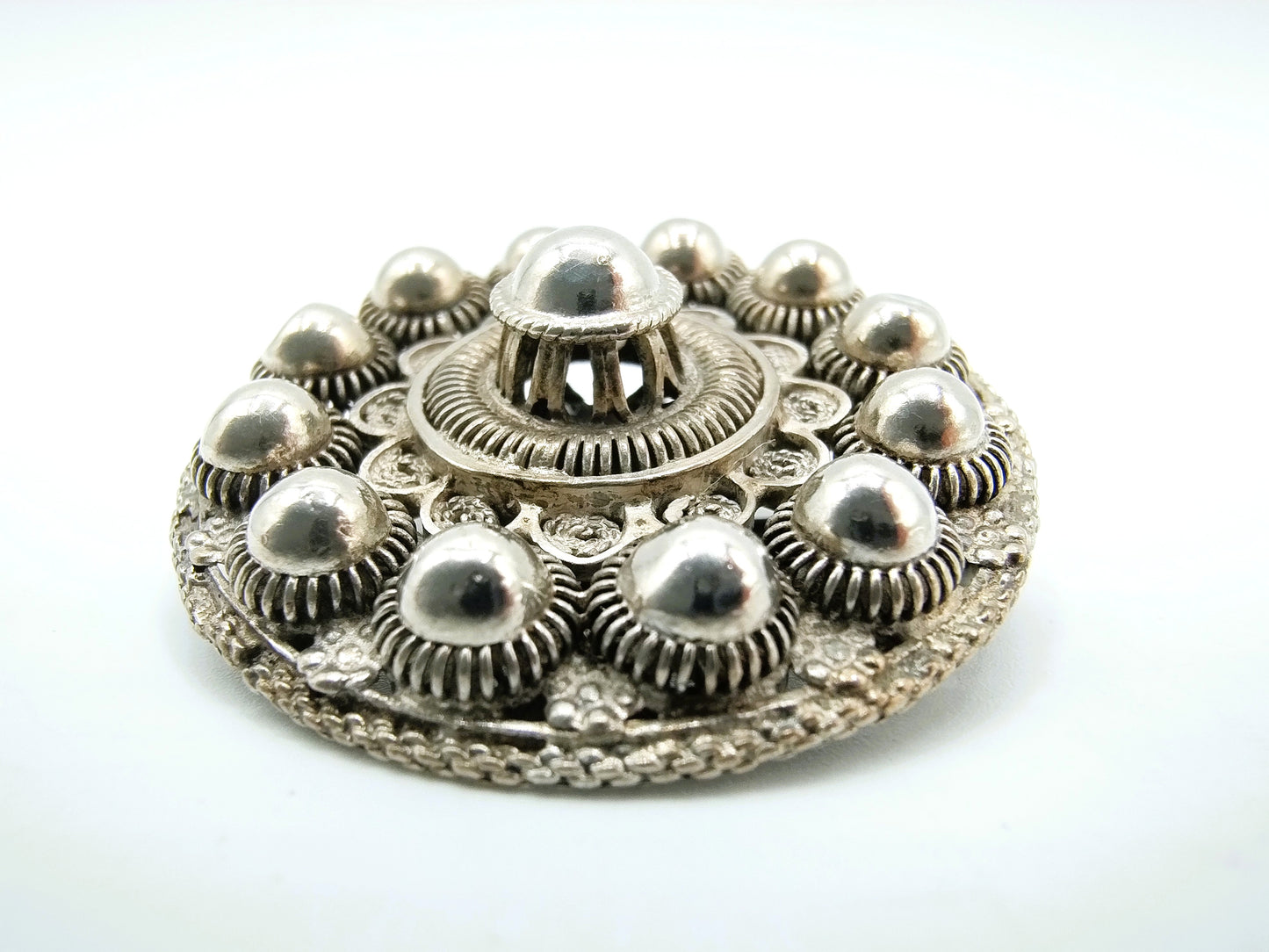 Silver Zeeland button brooch