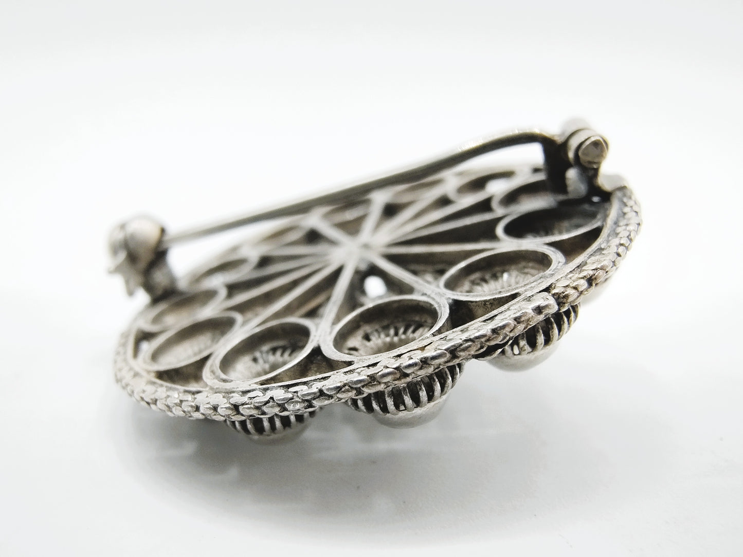 Silver Zeeland button brooch
