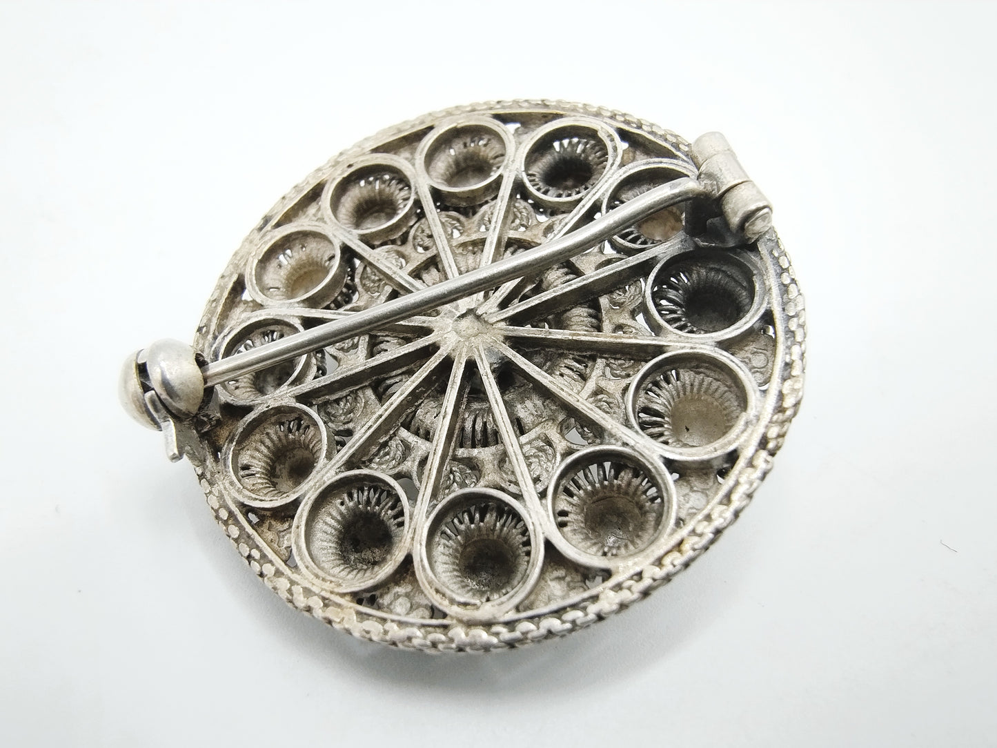 Silver Zeeland button brooch