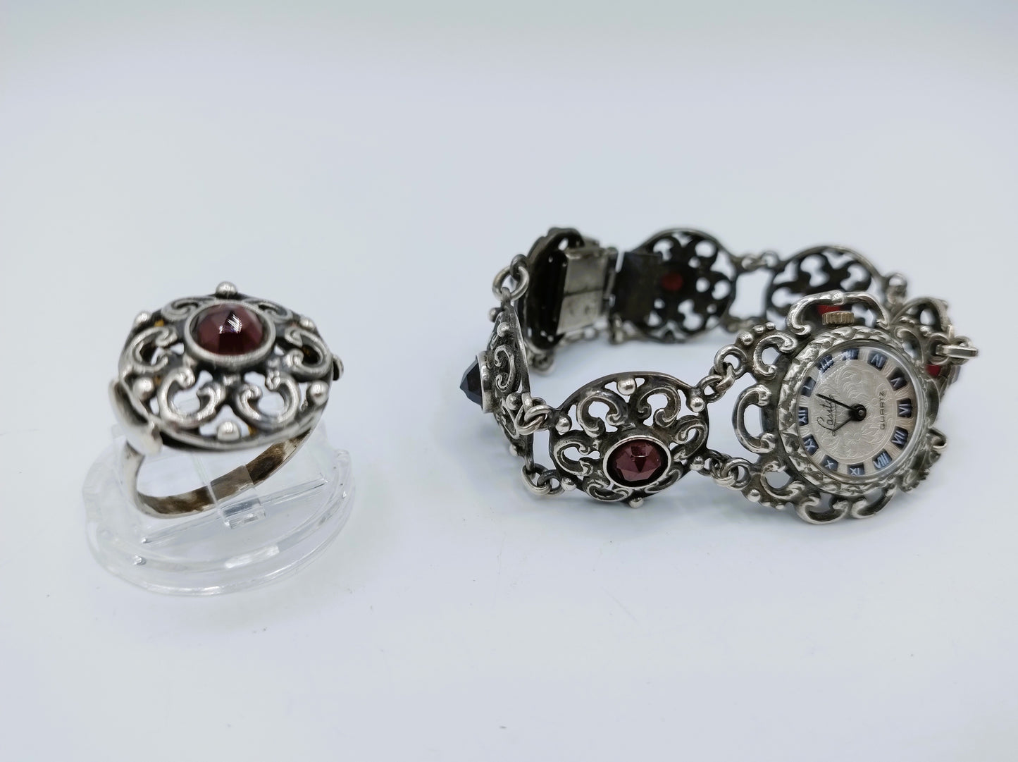 Zilveren dameshorloge, Lasita Quartz, 16 cm + zilveren ring met granaat, 18 mm