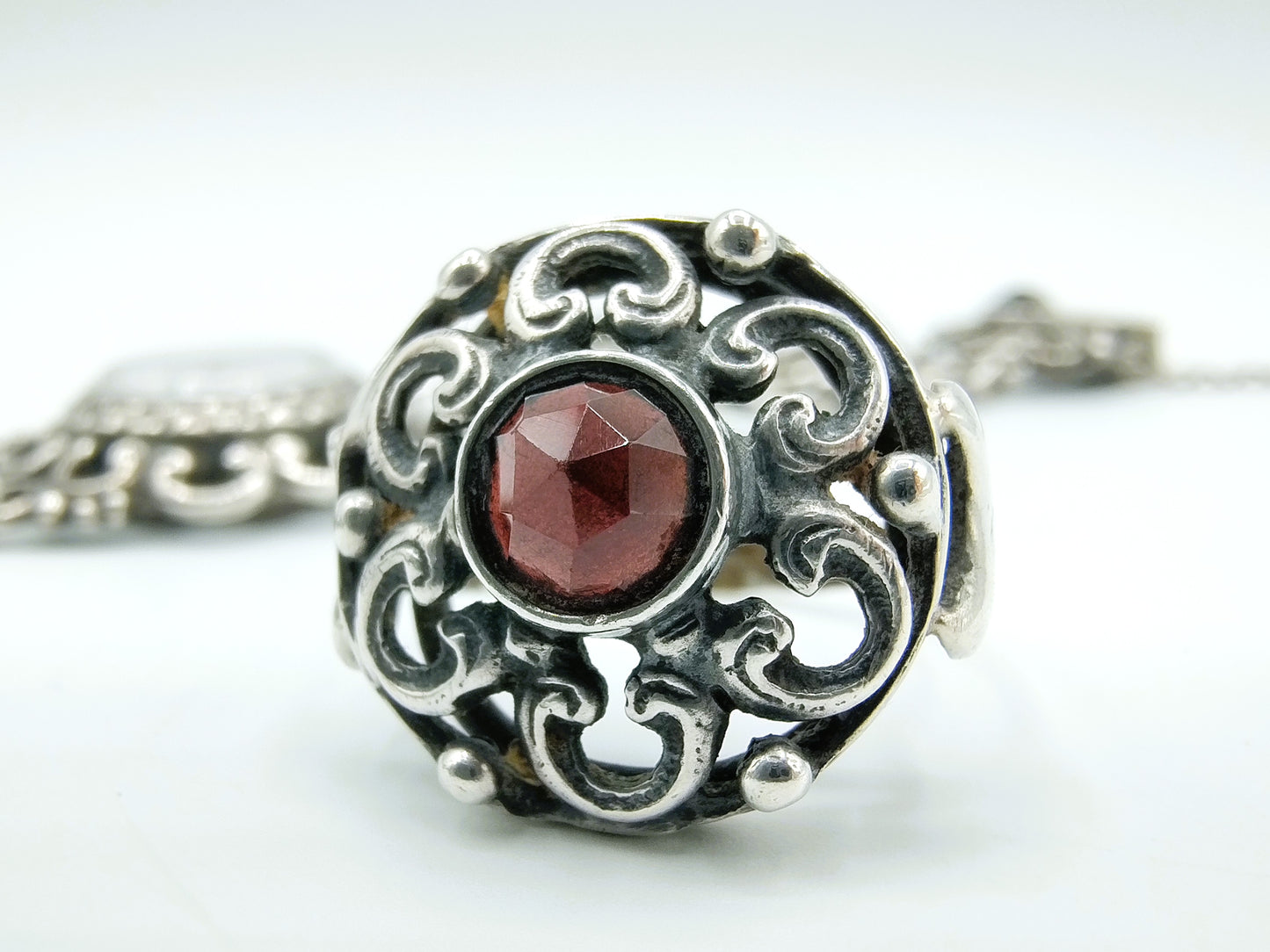 Zilveren dameshorloge, Lasita Quartz, 16 cm + zilveren ring met granaat, 18 mm