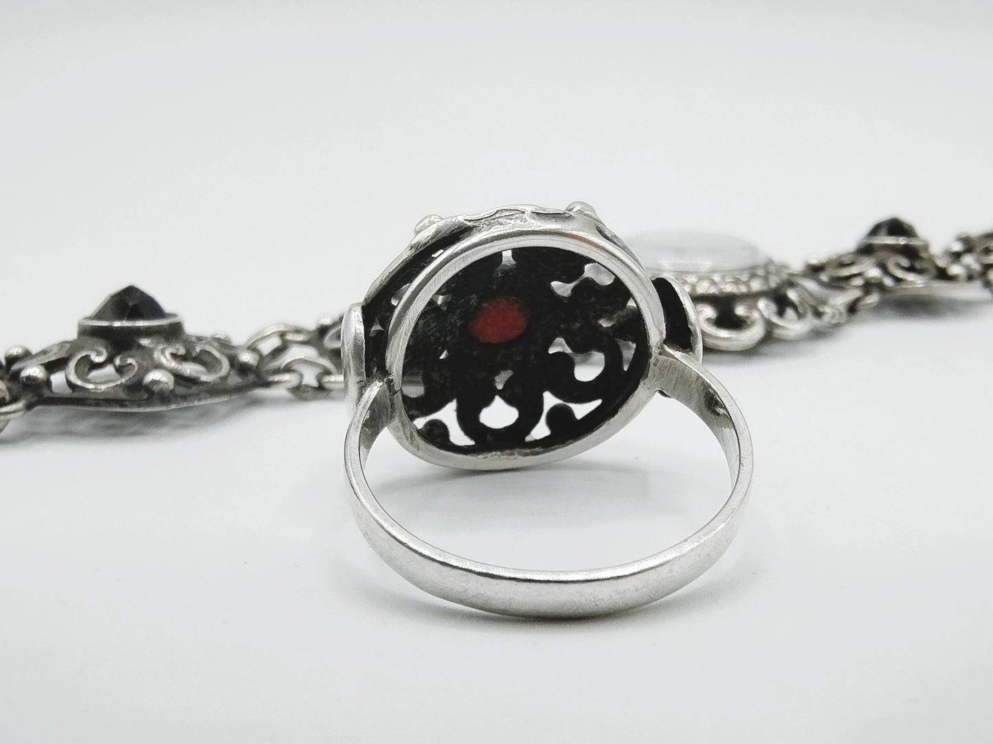 Zilveren dameshorloge, Lasita Quartz, 16 cm + zilveren ring met granaat, 18 mm