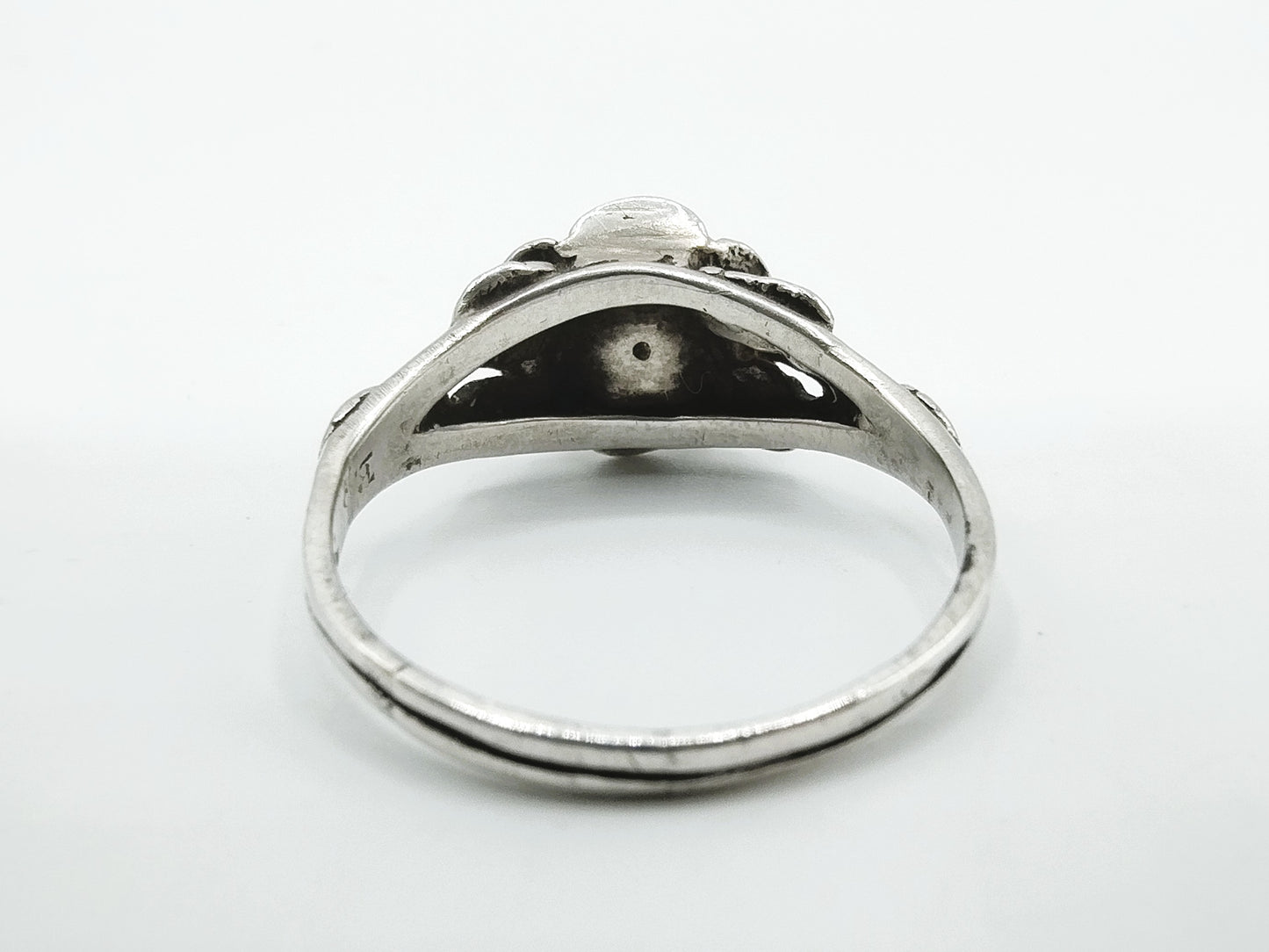 Silberner Blumenring mit Rose, 17,5 mm.