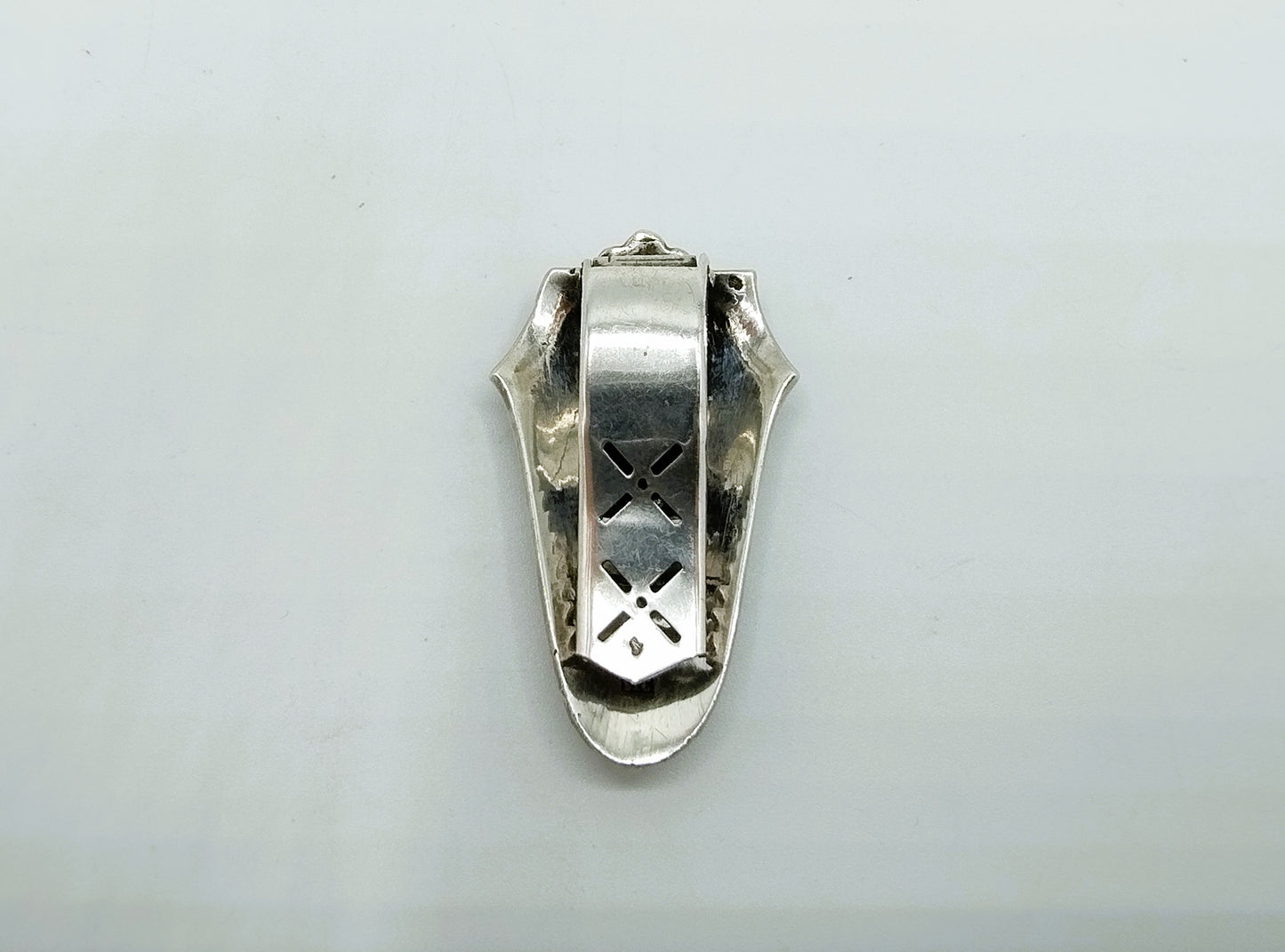 Art deco broche met onyx en markasieten