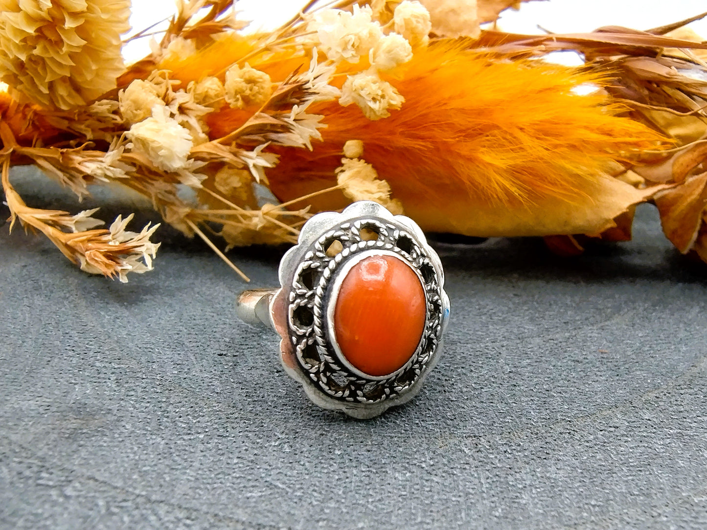 Zilveren ring met bloedkoraal, 16.75 mm.