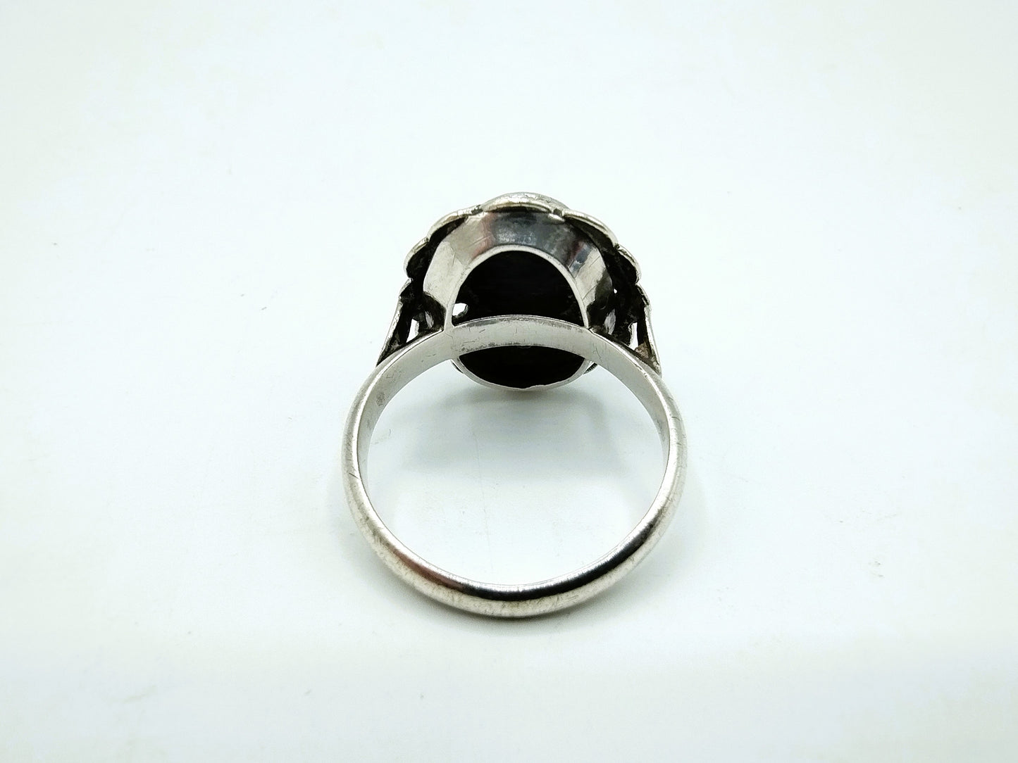 Zilveren ring met bloedkoraal, 16.75 mm.