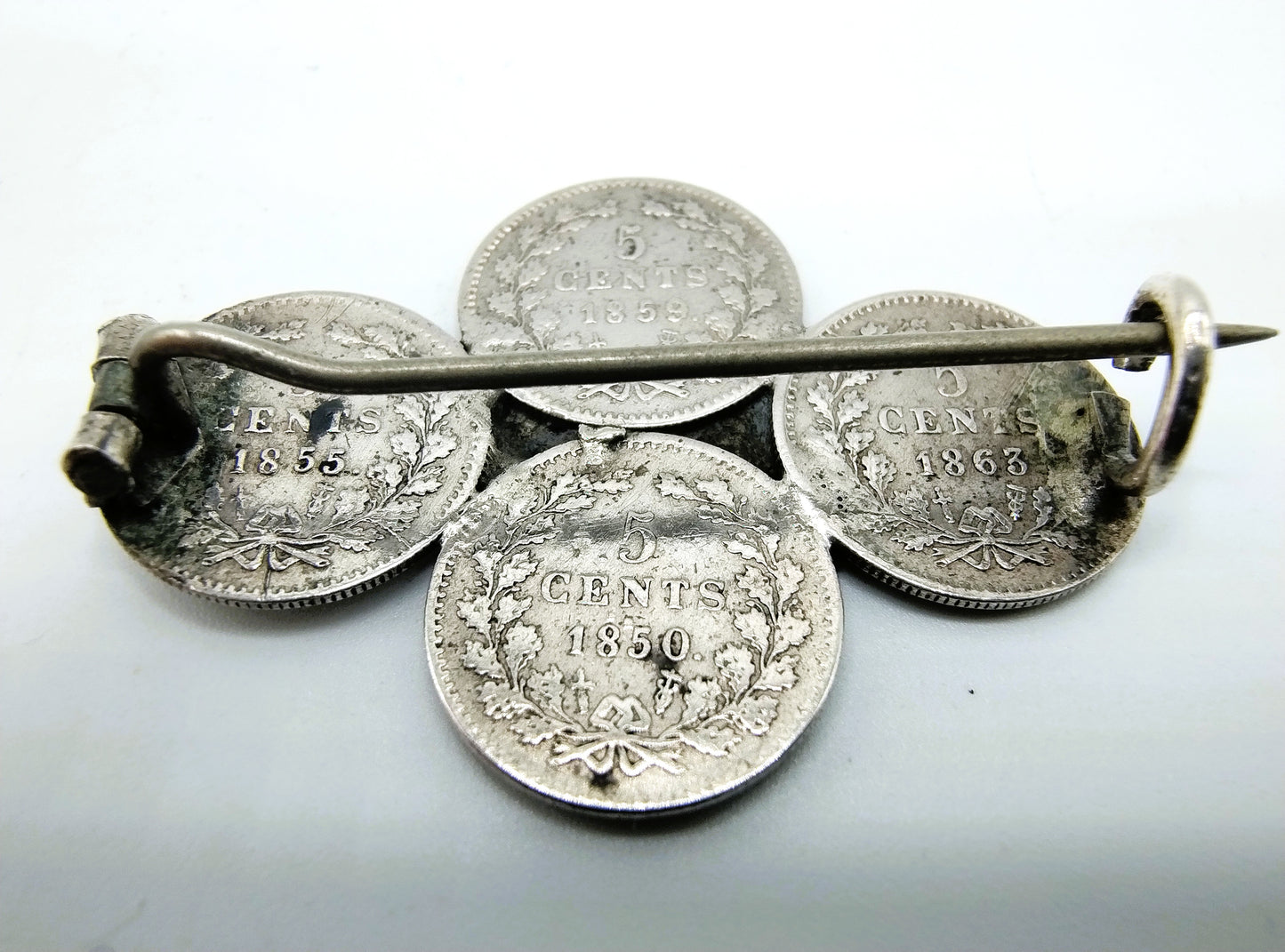 Silver penny brooch, Willem 3