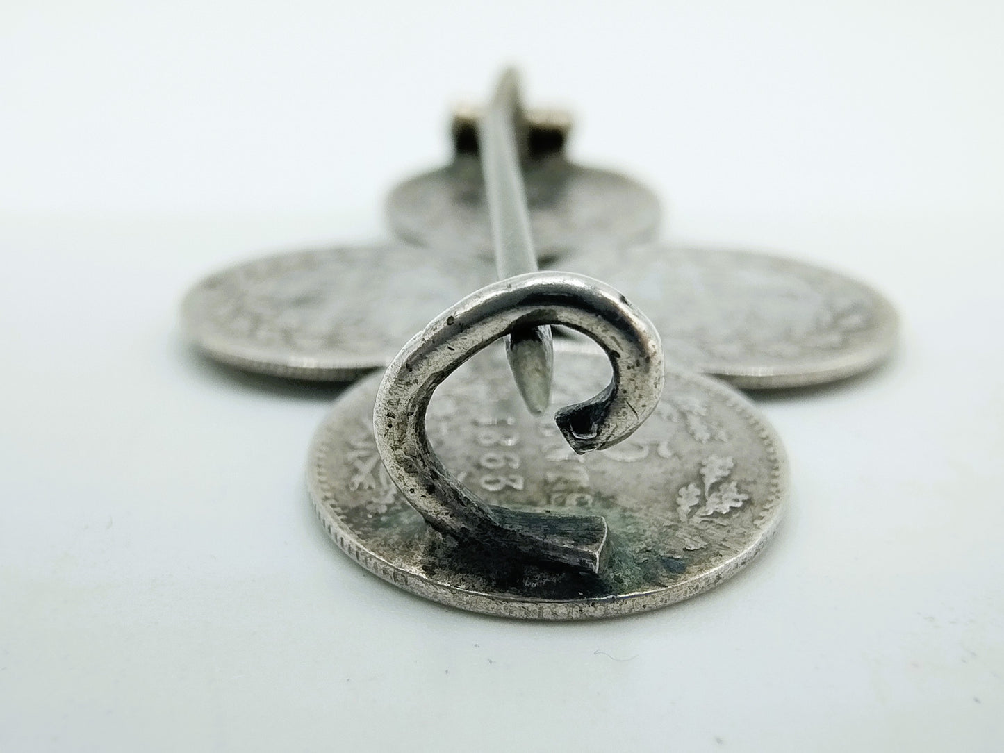 Silver penny brooch, Willem 3