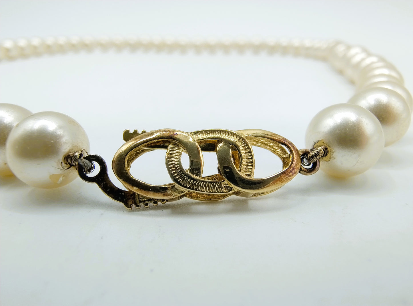 Pearl necklace with gold plated silver clasp, 45 cm