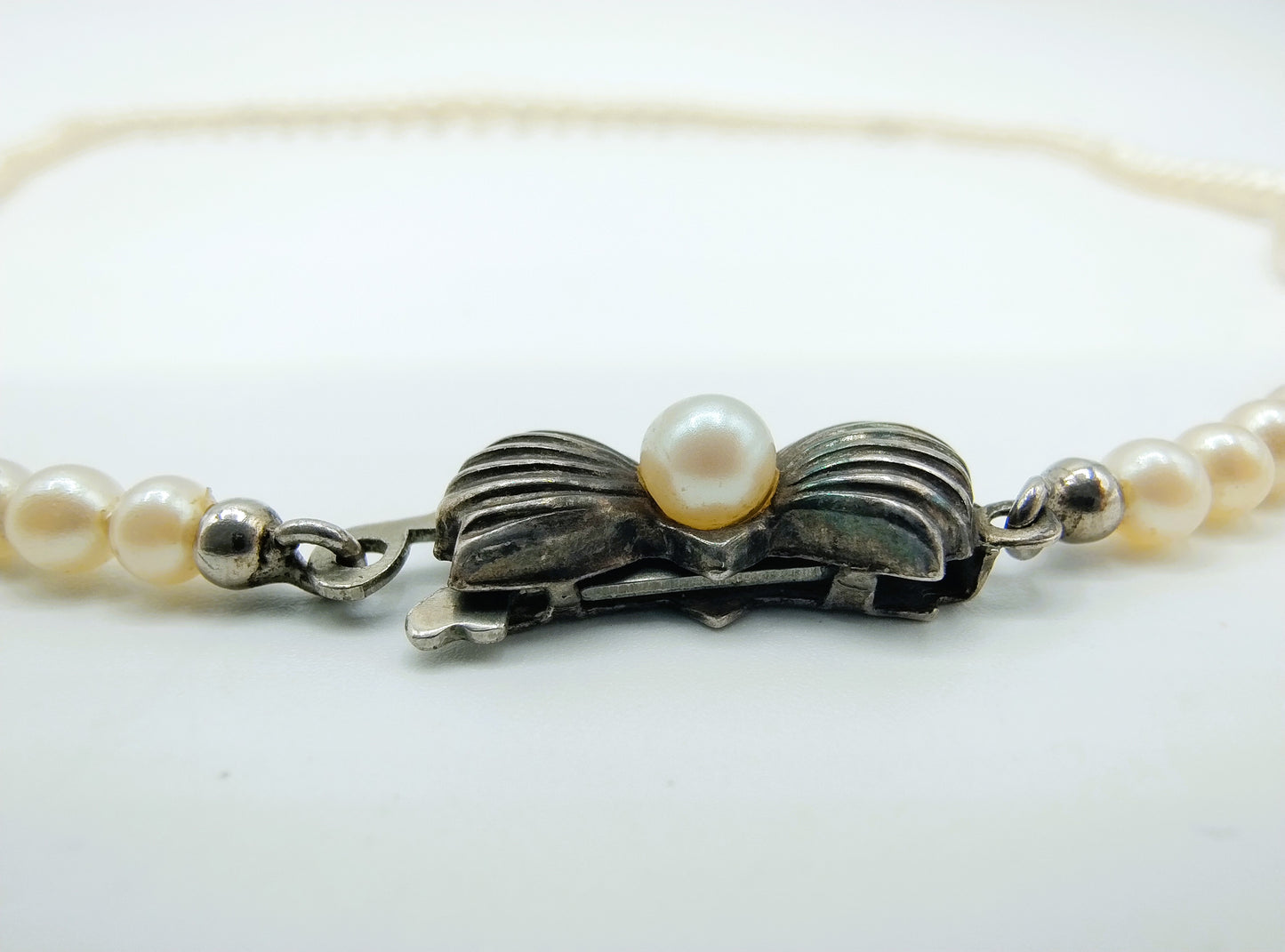 Pearl necklace with silver clasp, 48.5 cm