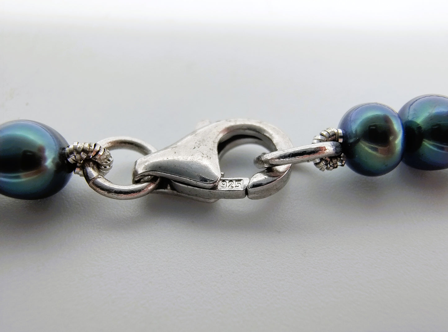 Pearl necklace with black pearls and silver clasp, 45.5 cm