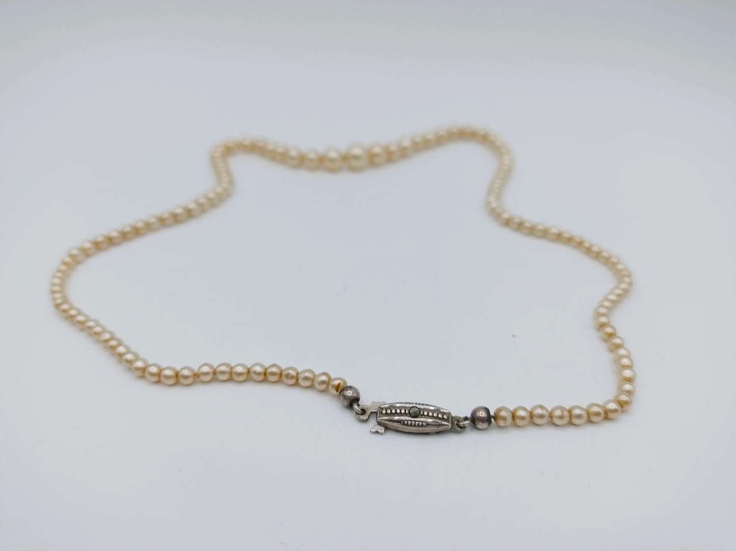 Perlenkette mit Silberverschluss, 45,5 cm