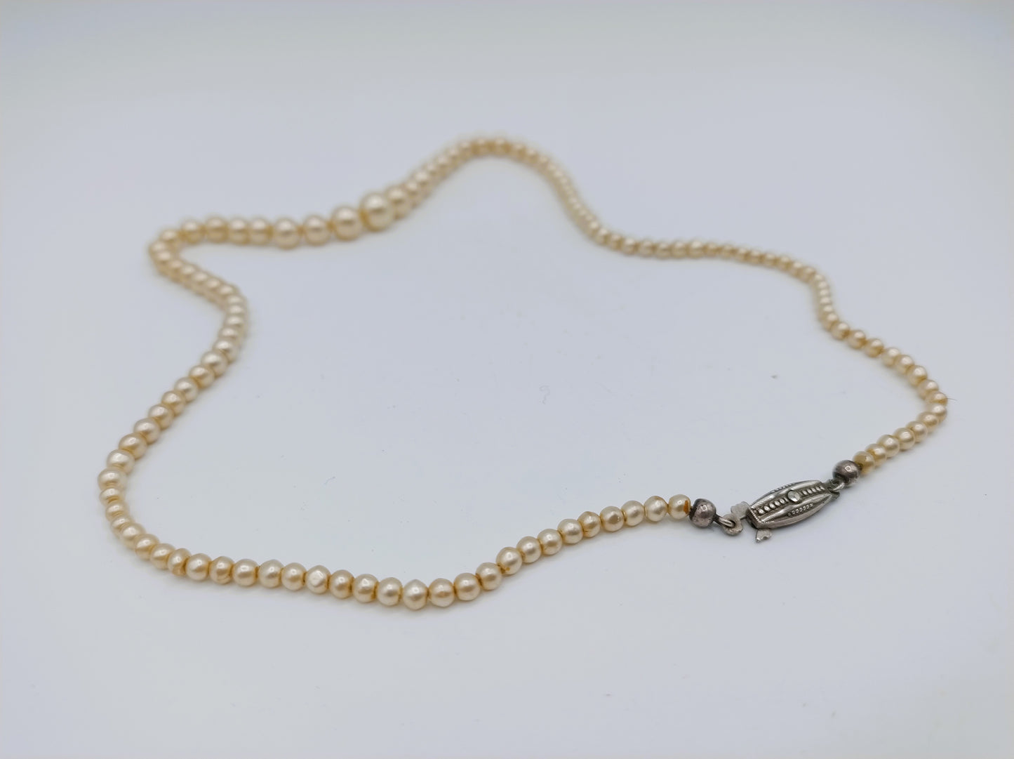 Perlenkette mit Silberverschluss, 45,5 cm