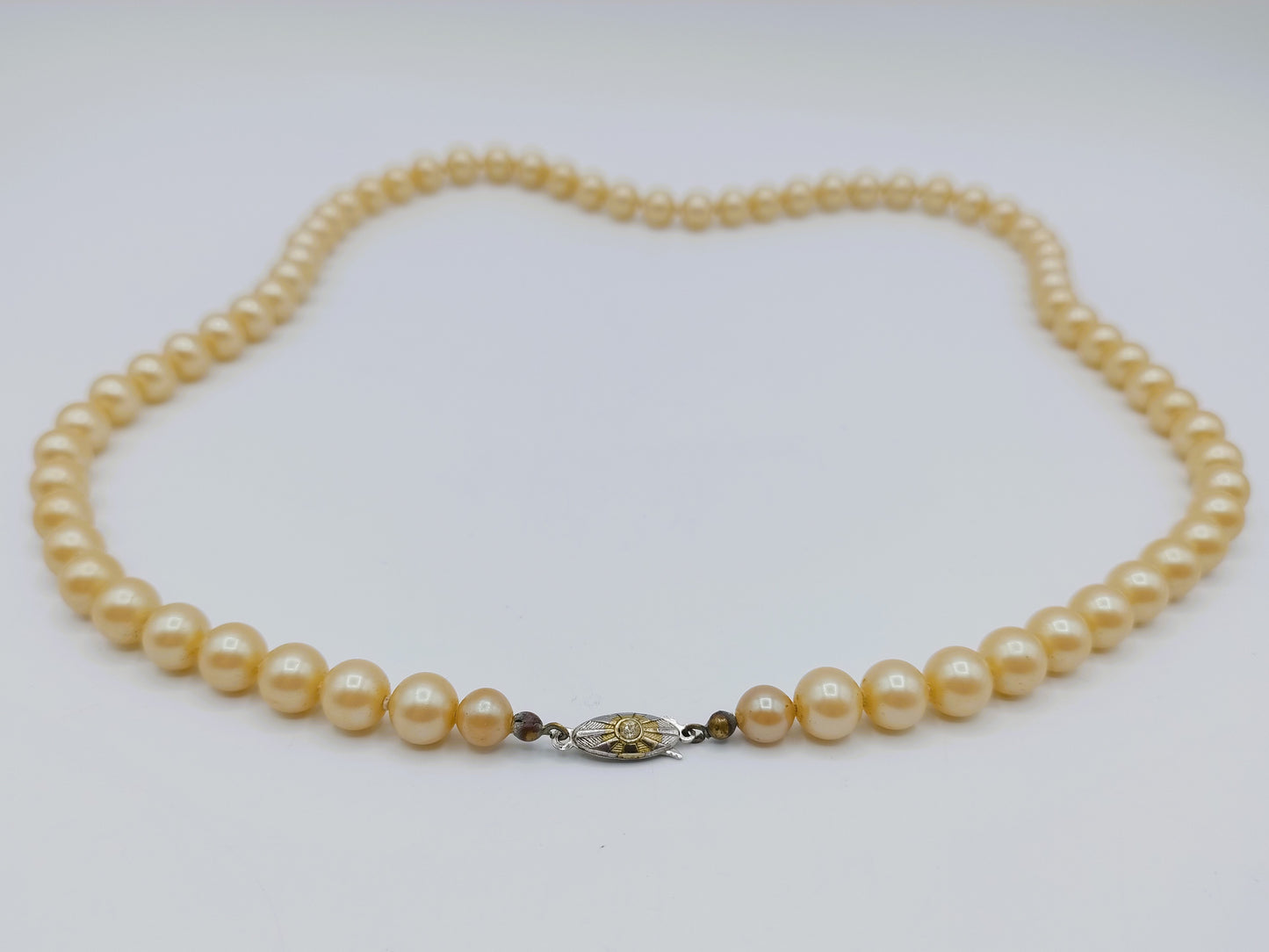Pearl necklace with silver clasp, 60.5 cm