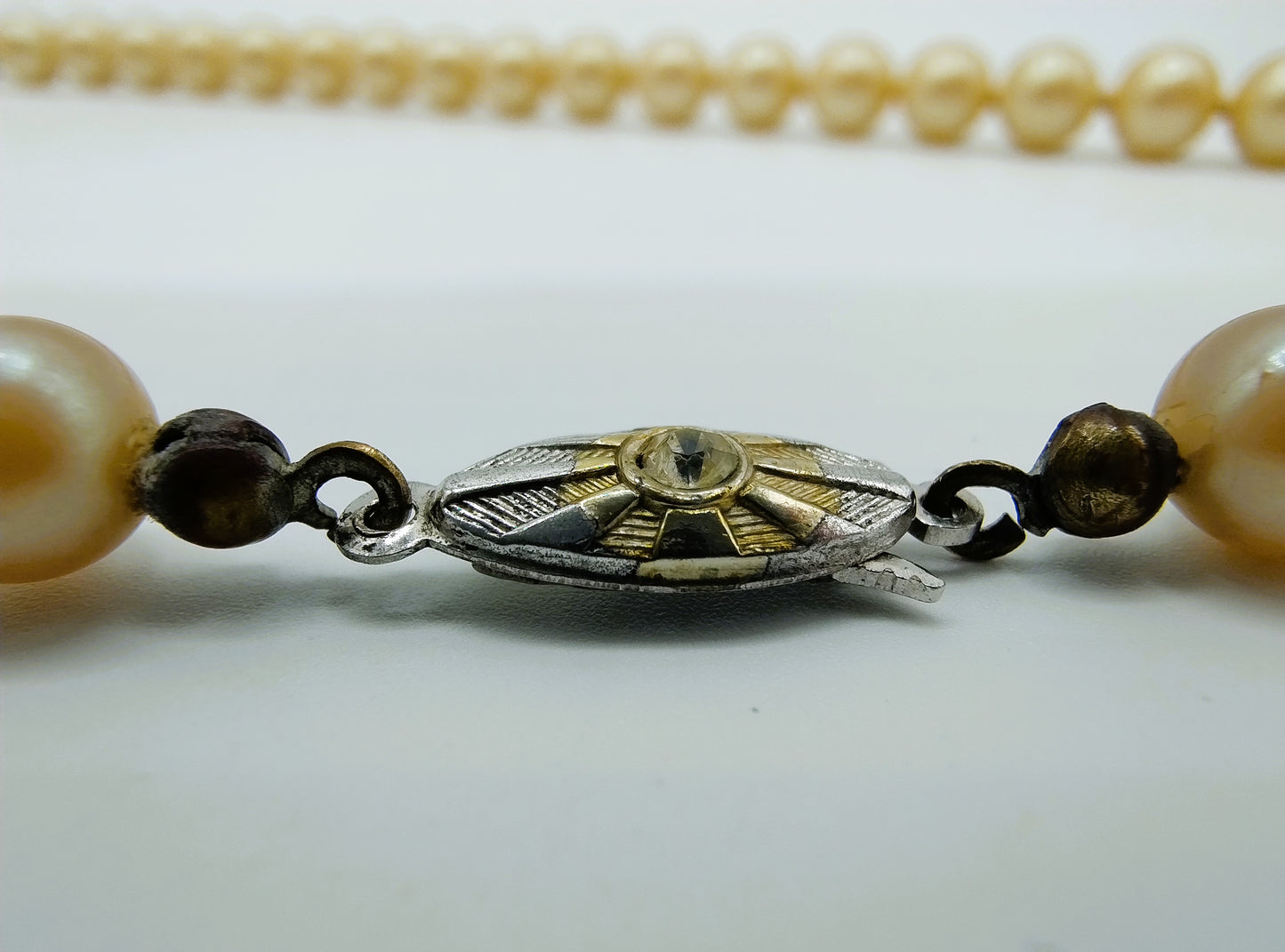 Pearl necklace with silver clasp, 60.5 cm