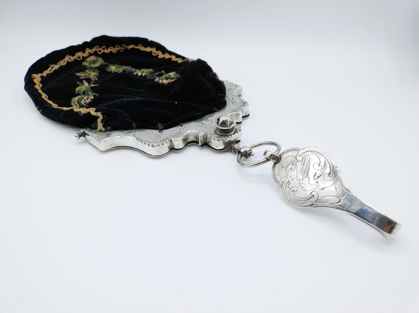Zilveren tasbeugel met rokhaak, G. van Goethem, 1798 en C. Rozenburg, 1815, Middelburg en Schoonhoven.