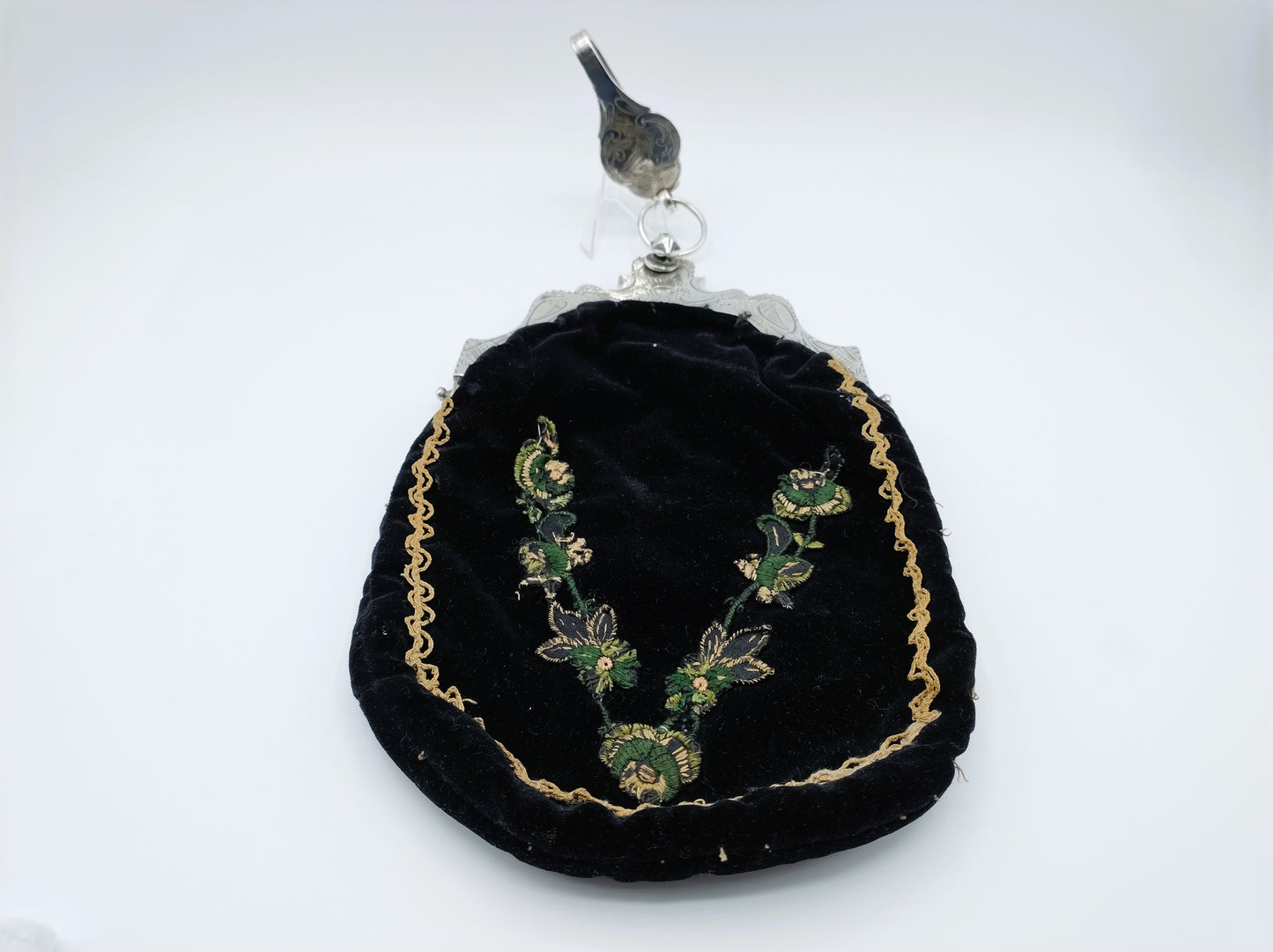 Zilveren tasbeugel met rokhaak, G. van Goethem, 1798 en C. Rozenburg, 1815, Middelburg en Schoonhoven.